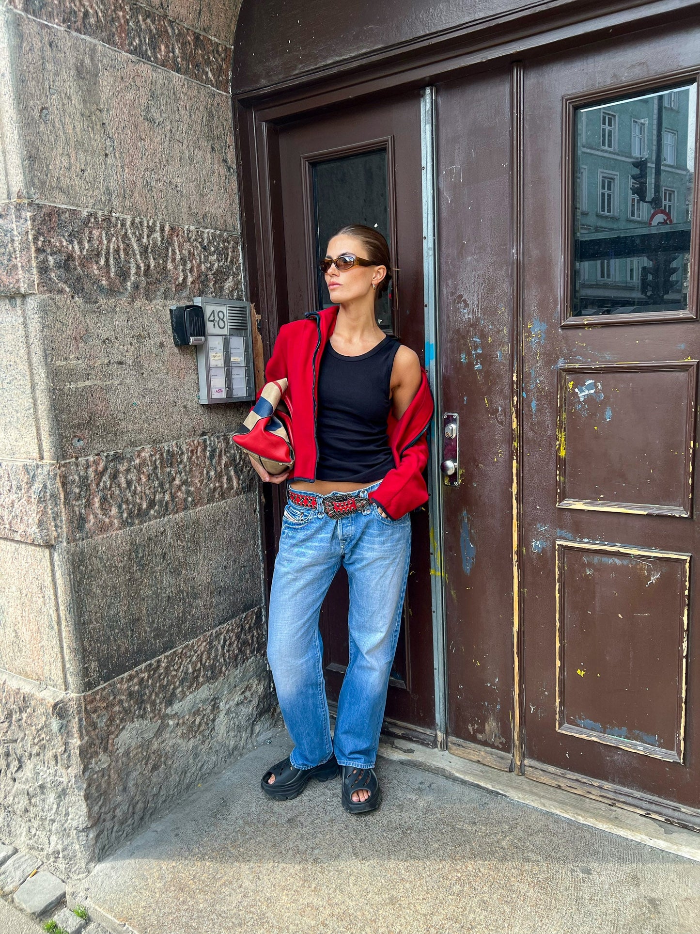 Marie är 178 cm lång och bär storlek M. | svart