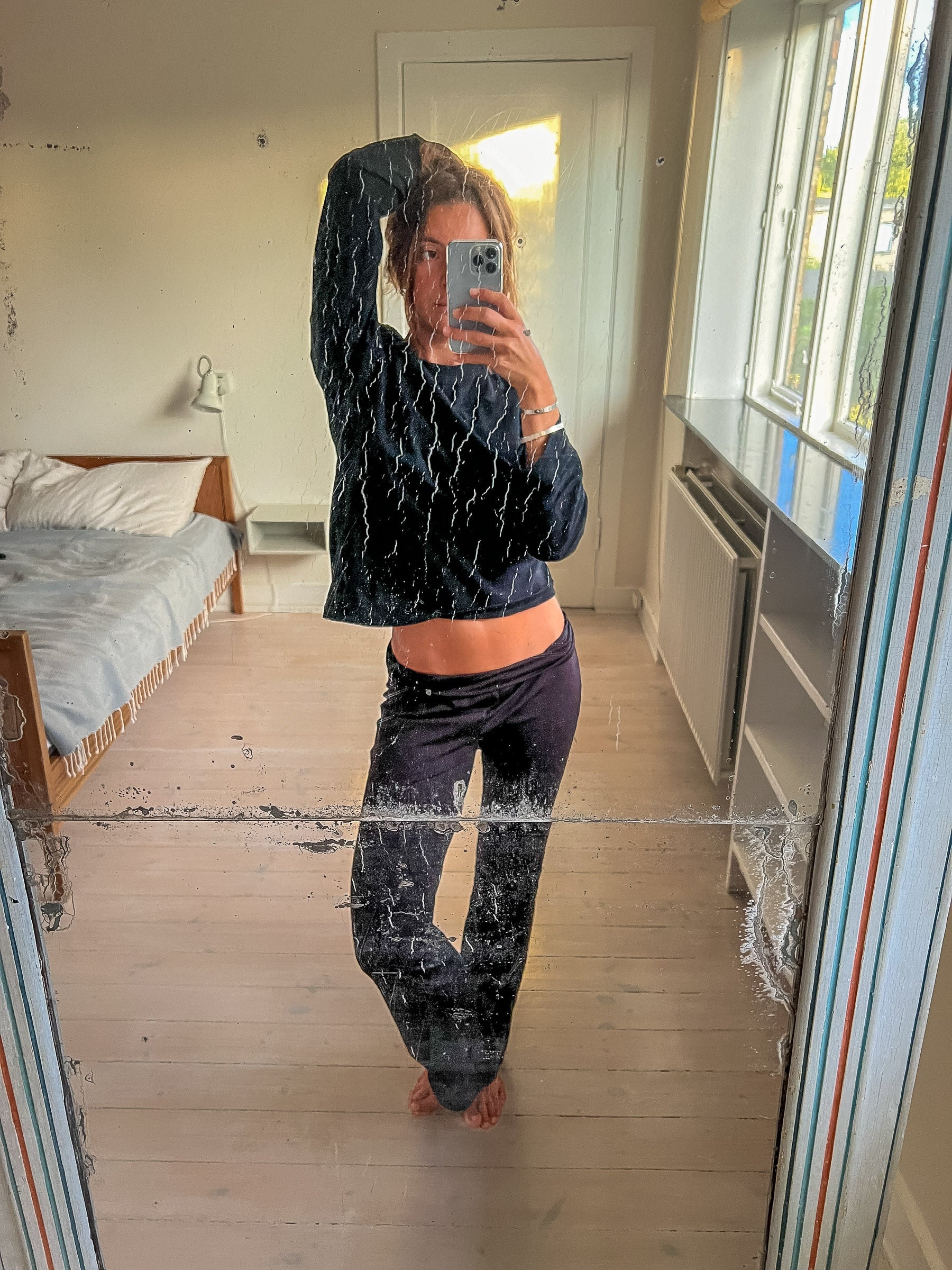 Sofie är 165 cm lång och bär storlek S. | svart 