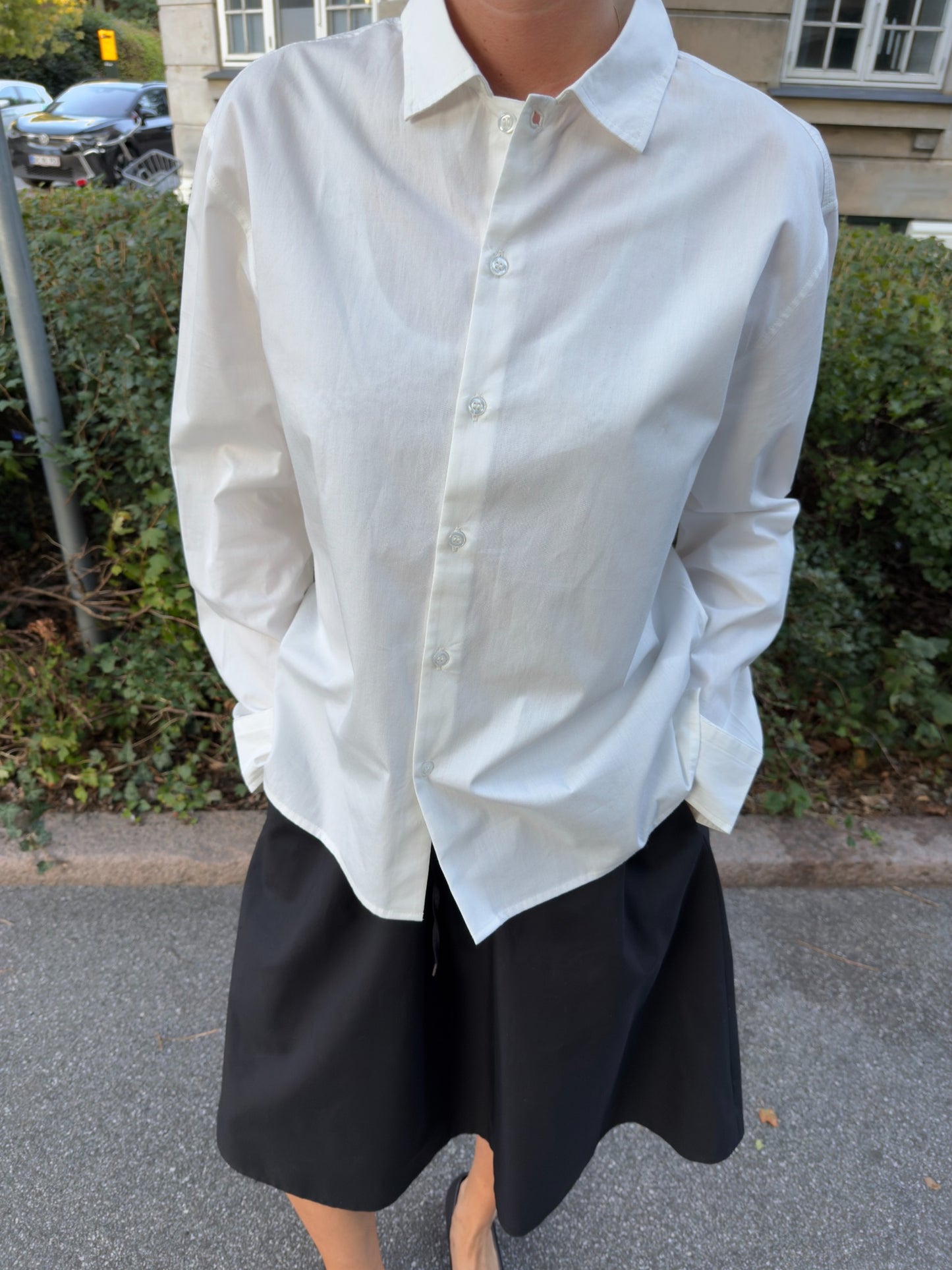 Rose är 176 cm lång och bär storlek M. | vit