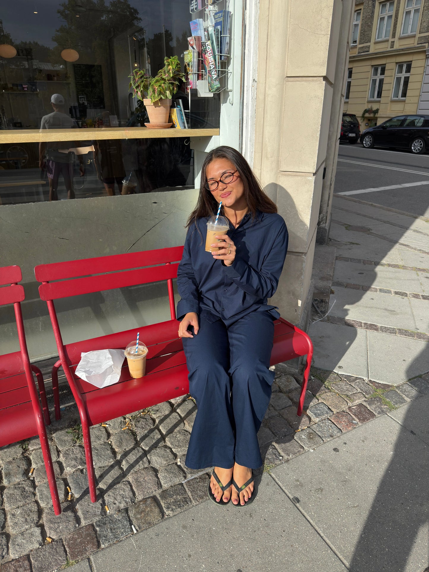 Katja är 170 cm lång och bär storlek M. | mörkblå