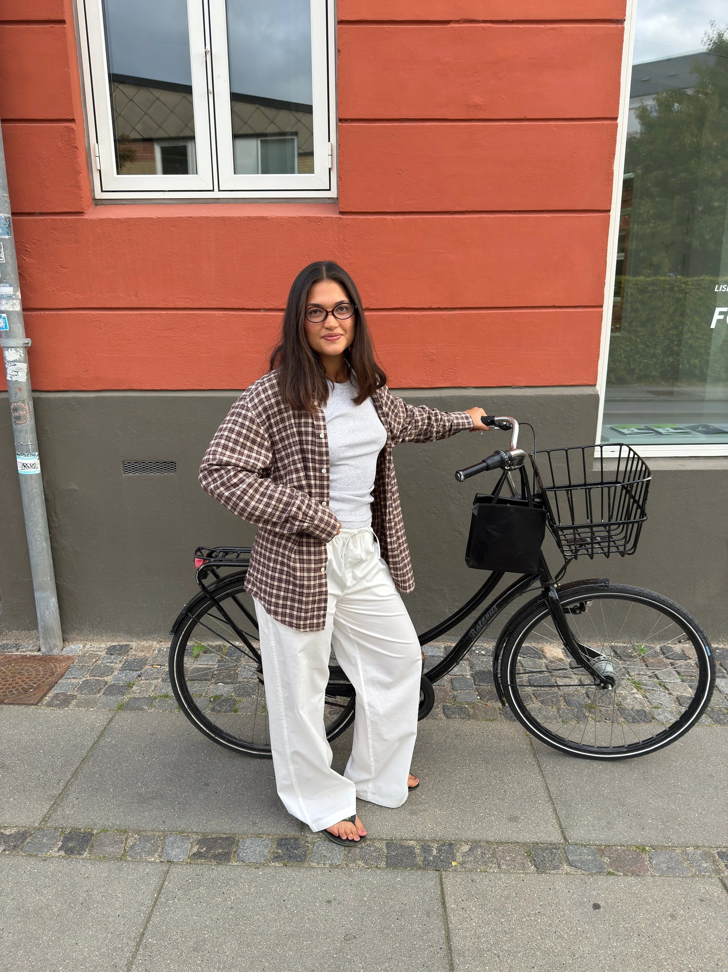 Katja är 170 cm lång och bär storlek M. | vit