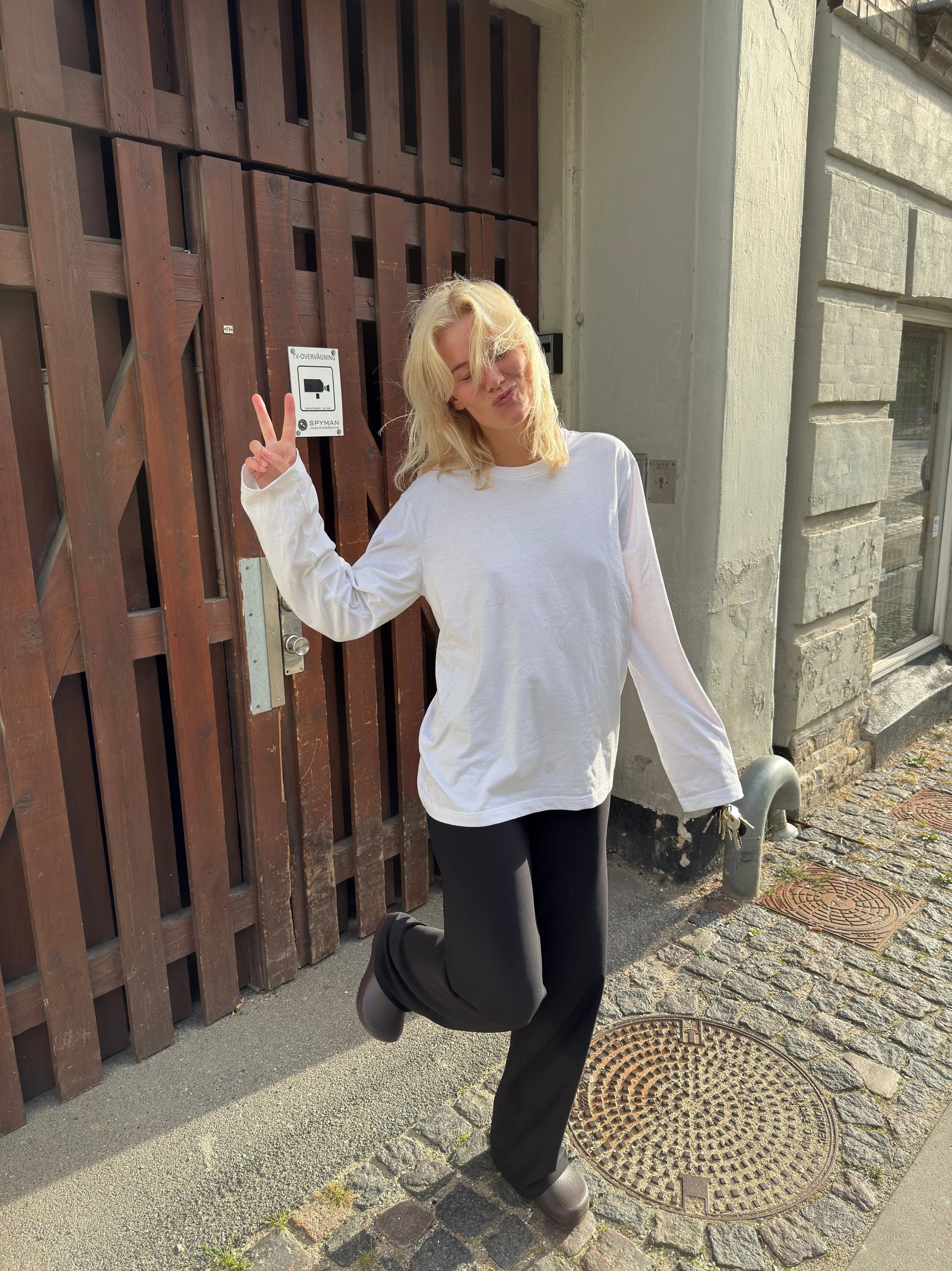 Sofie är 170 cm lång och bär storlek M. | vit