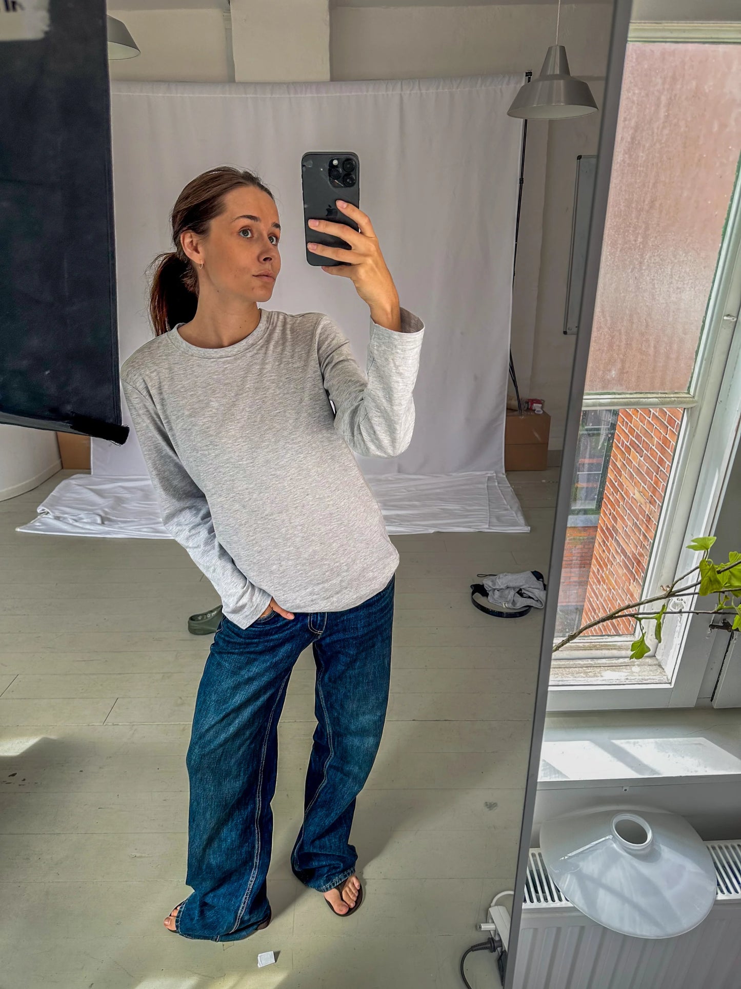 Celine är 168 cm lång och bär storlek M. | grå