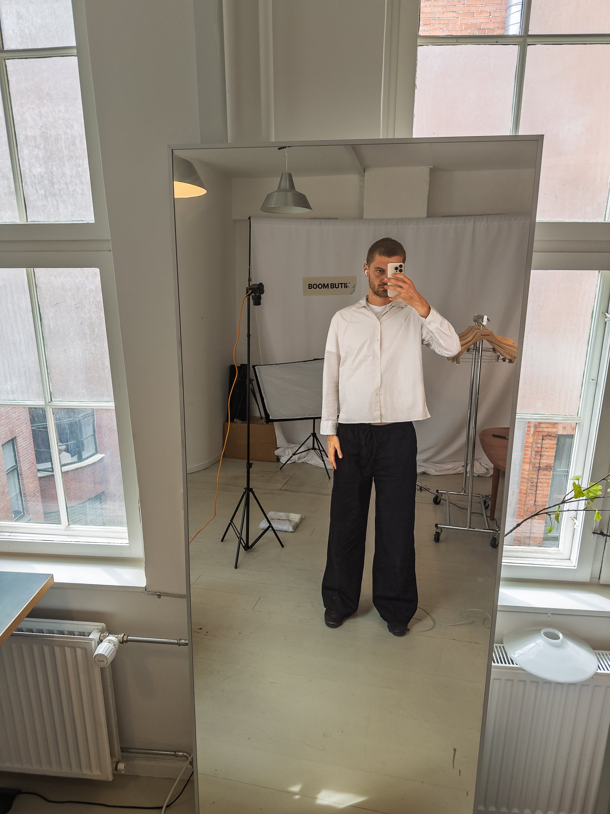 Viggo är 195 cm lång och bär storlek XL. | svart