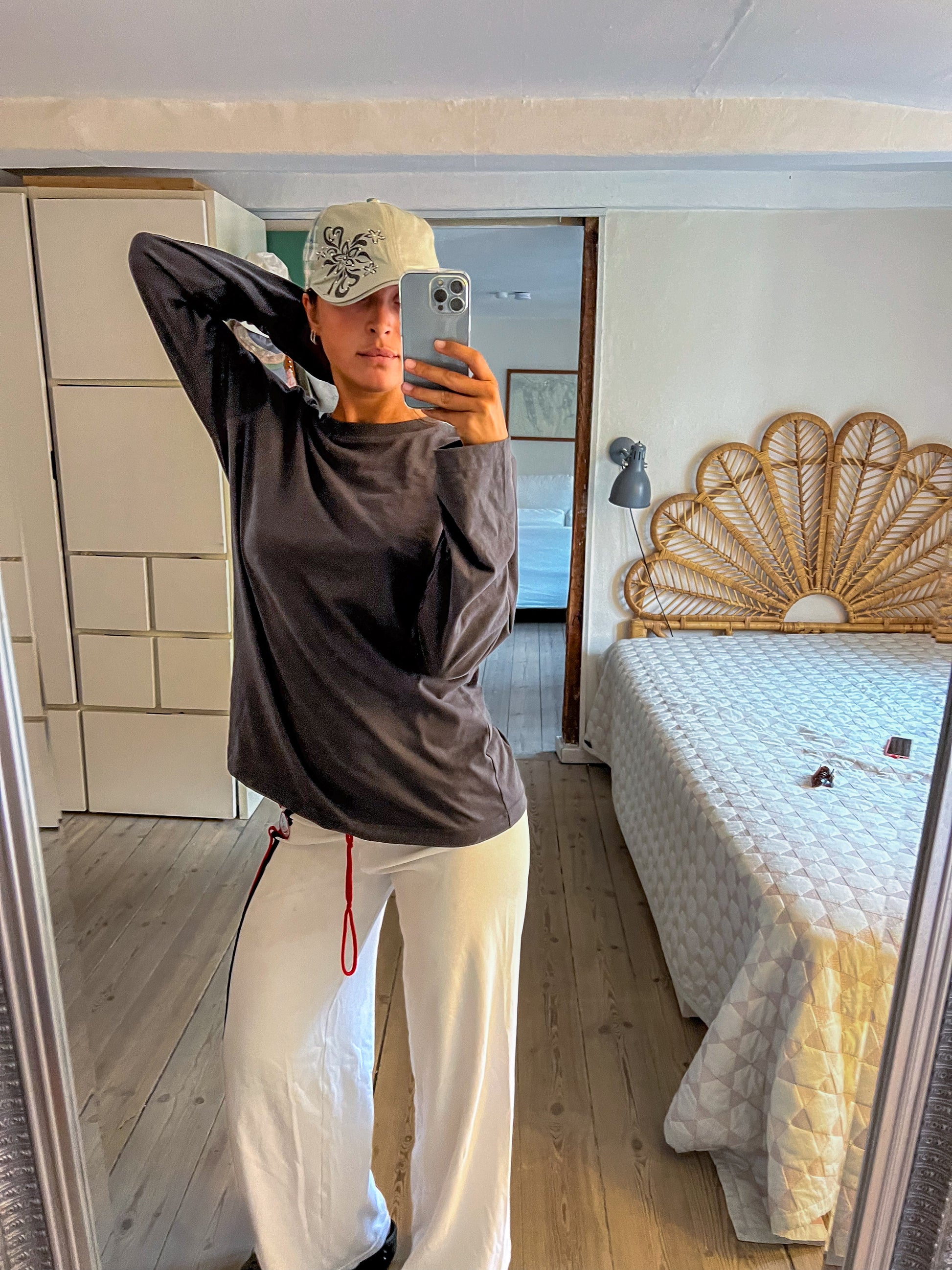 Sofie är 165 cm lång och bär storlek S. | mørkegrå