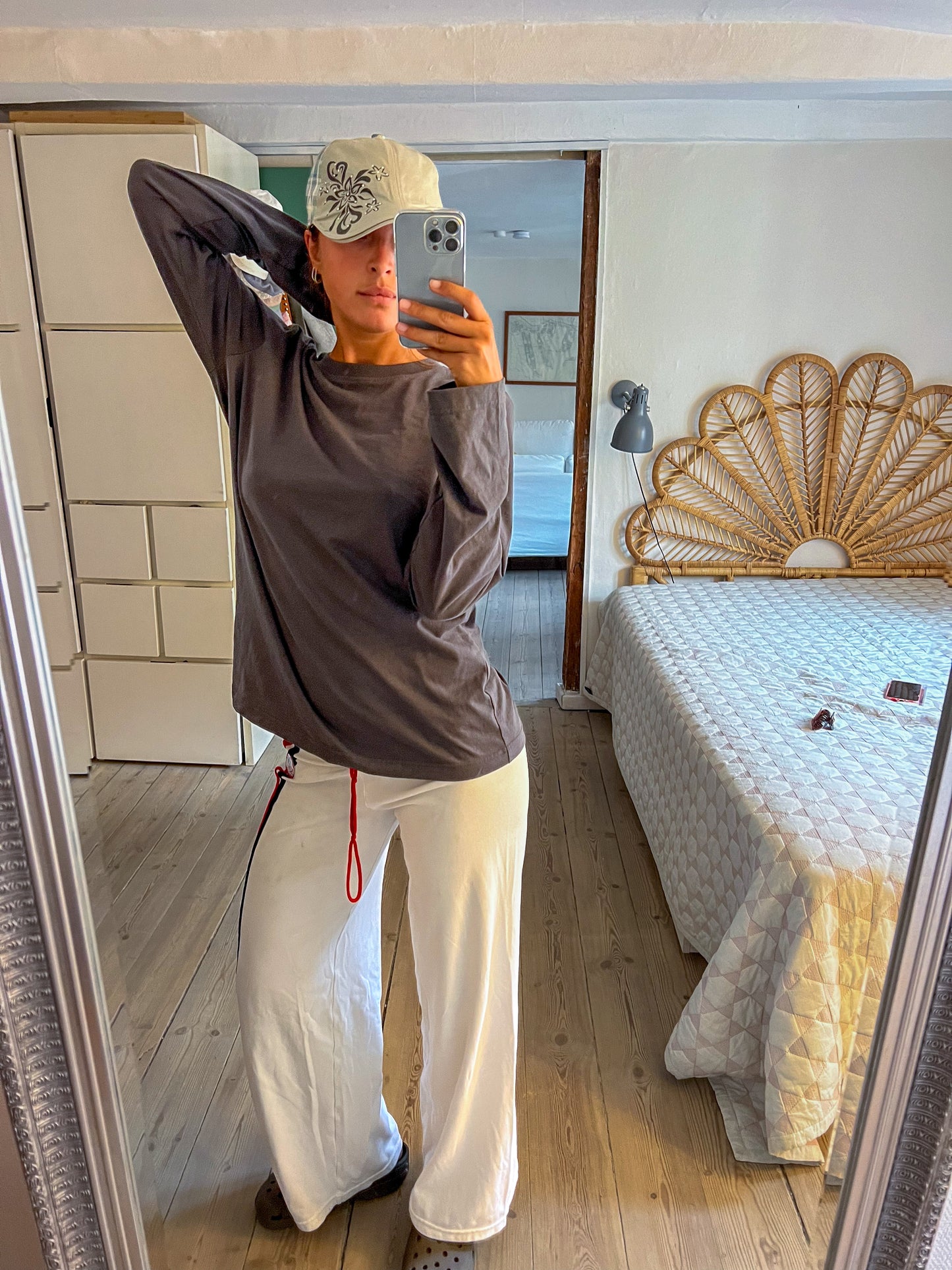 Sofie är 165 cm lång och bär storlek S. | mørkegrå