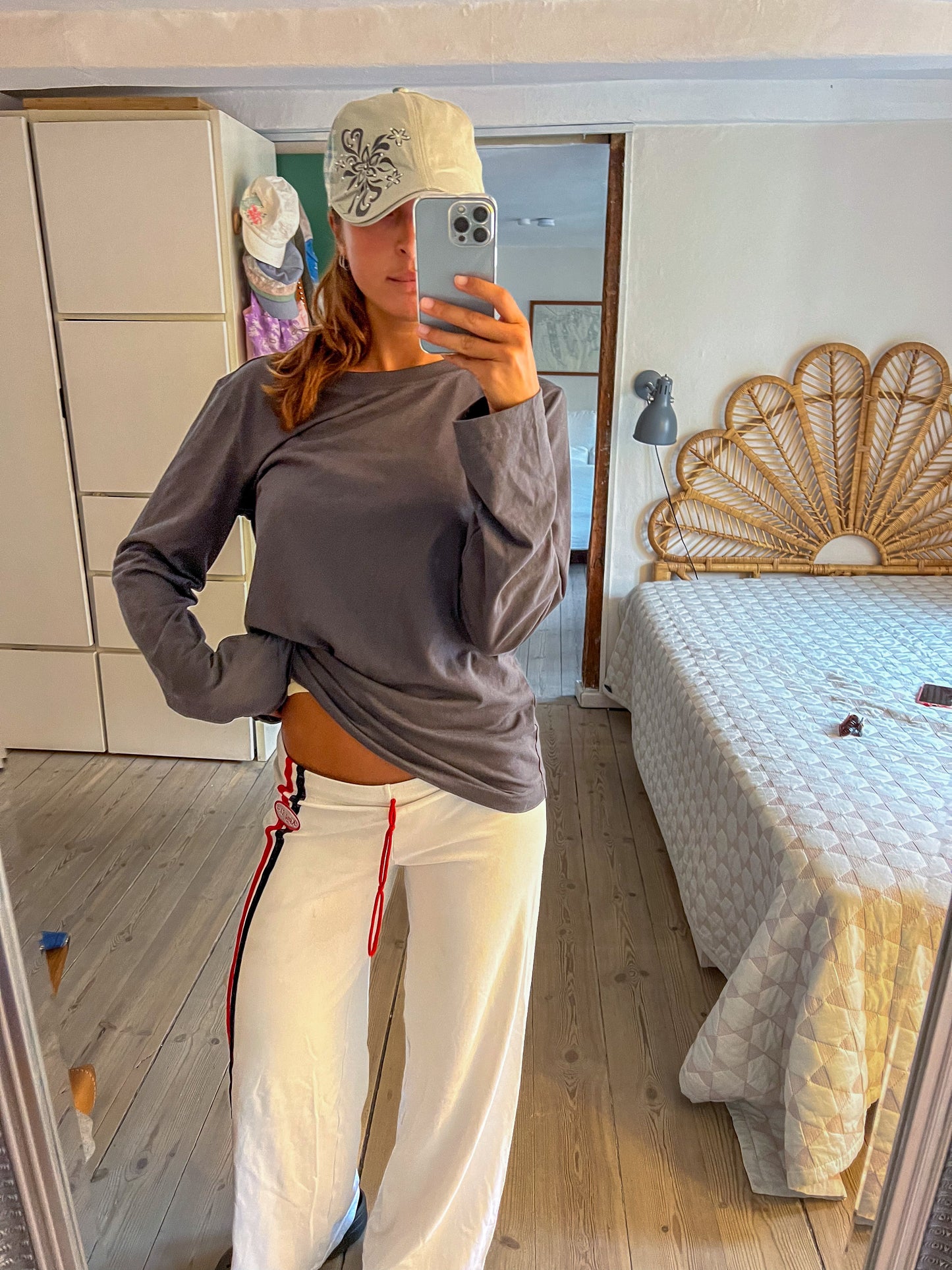 Sofie är 165 cm lång och bär storlek S. | mørkegrå