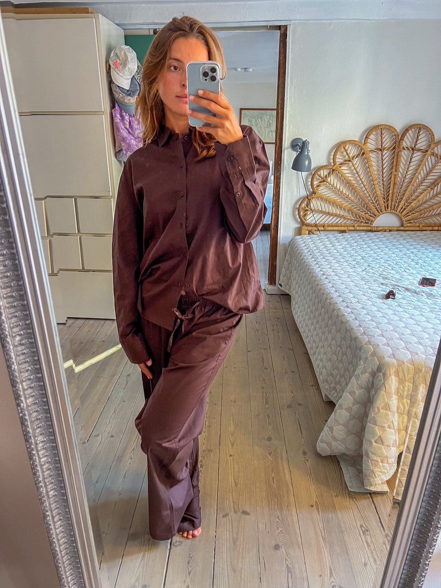 Sofie är 165 cm lång och bär storlek S. 