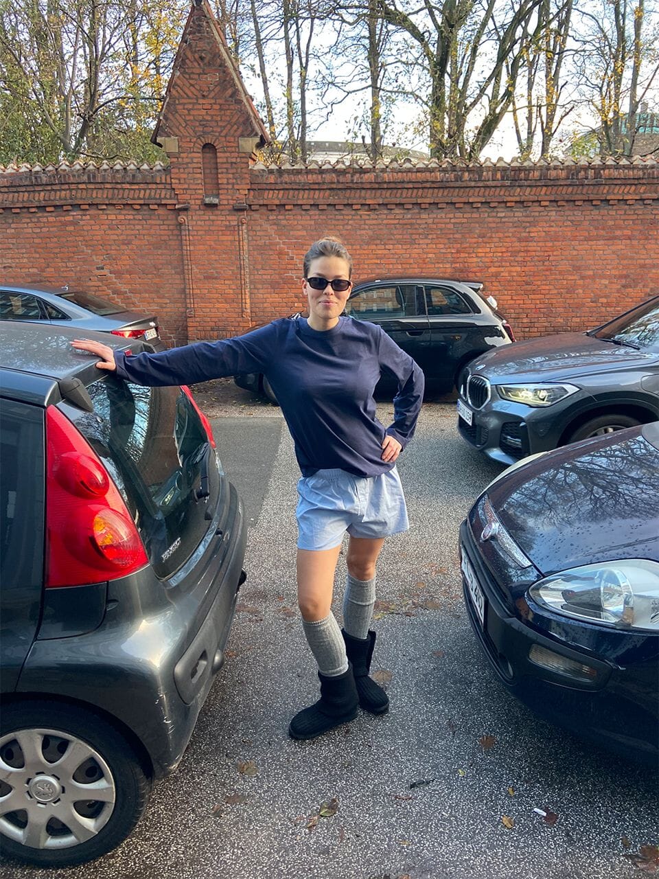 Charlotte är 178 cm lång och använder storlek XS-S. 