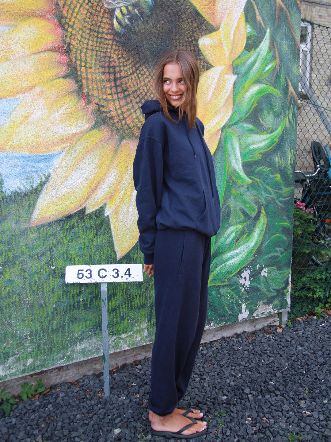 Sarah är 178 cm lång och använder storlek M