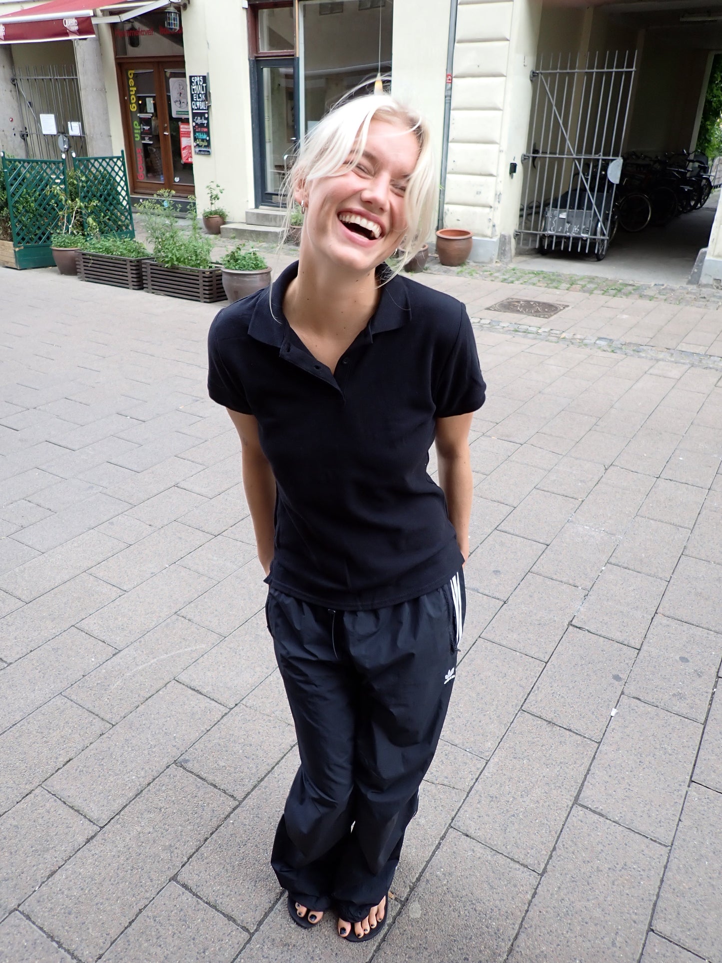 Sofie är 170 cm lång och bär storlek S. | svart