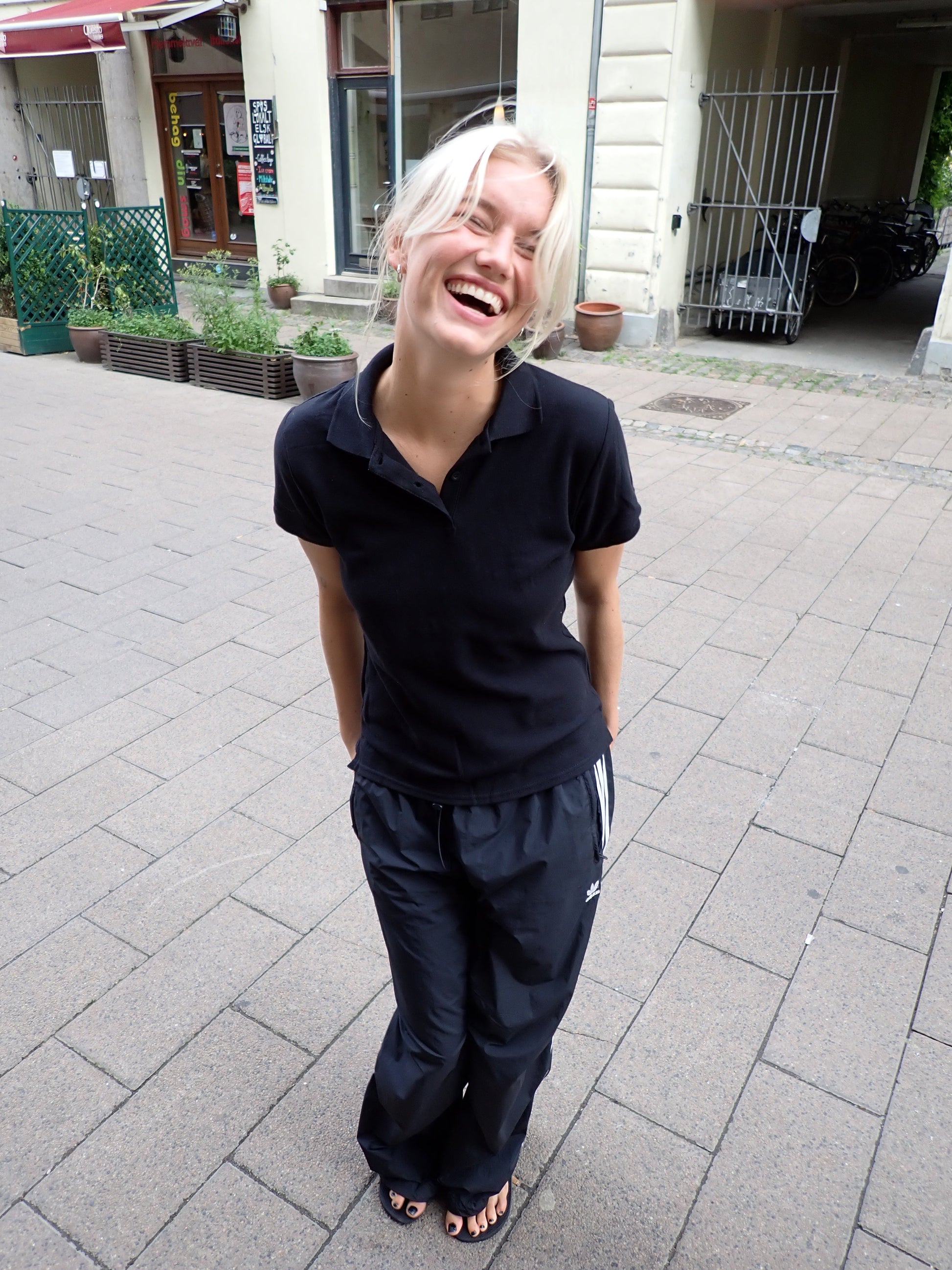 Sofie är 170 cm lång och bär storlek S. | svart