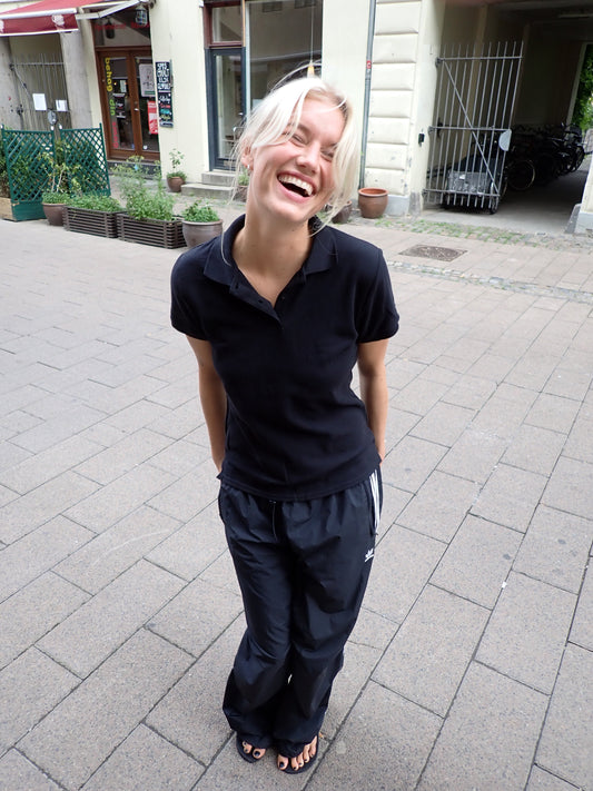 Sofie är 170 cm lång och bär storlek S. | svart