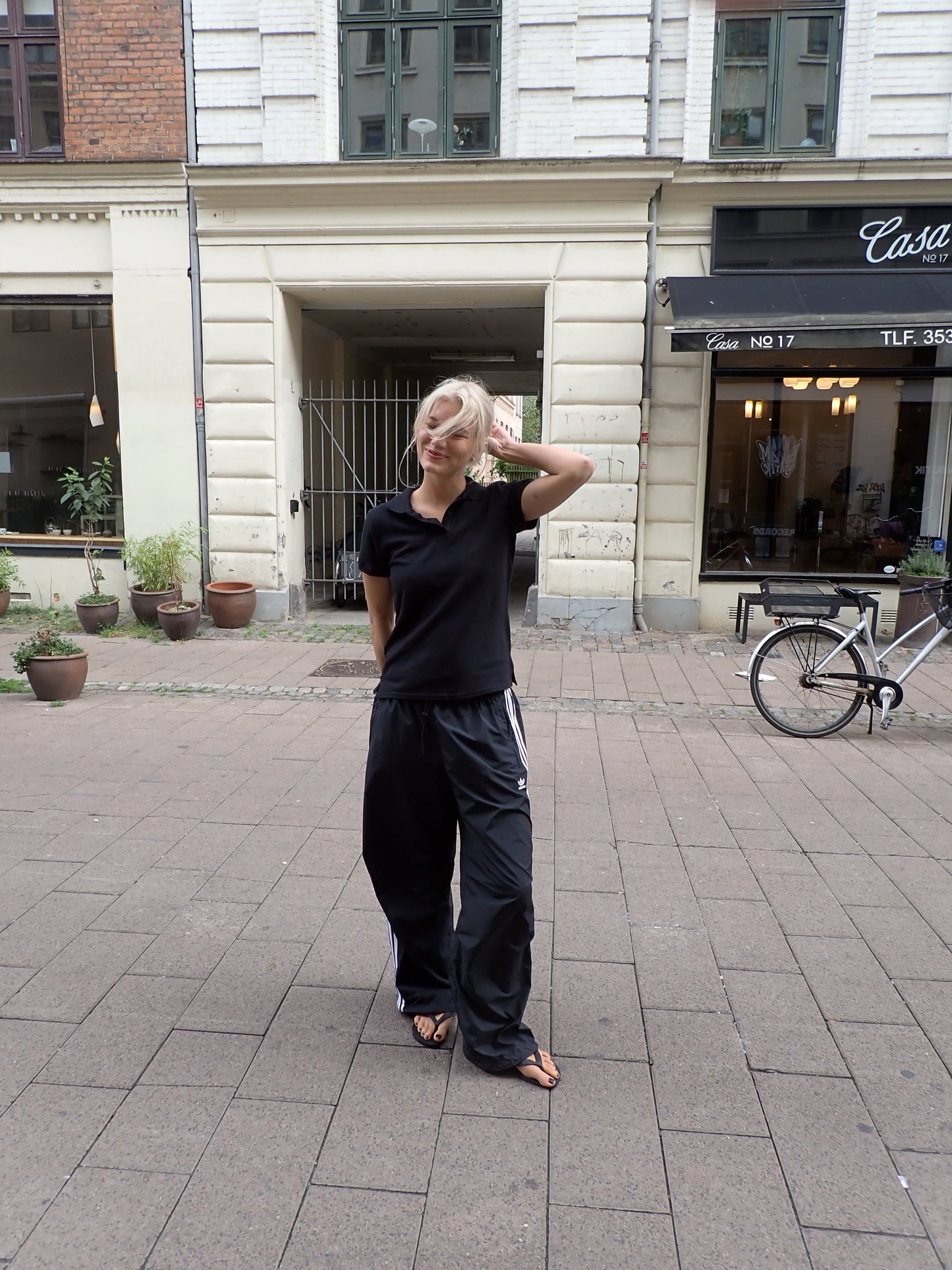 Sofie är 170 cm lång och bär storlek S. | svart