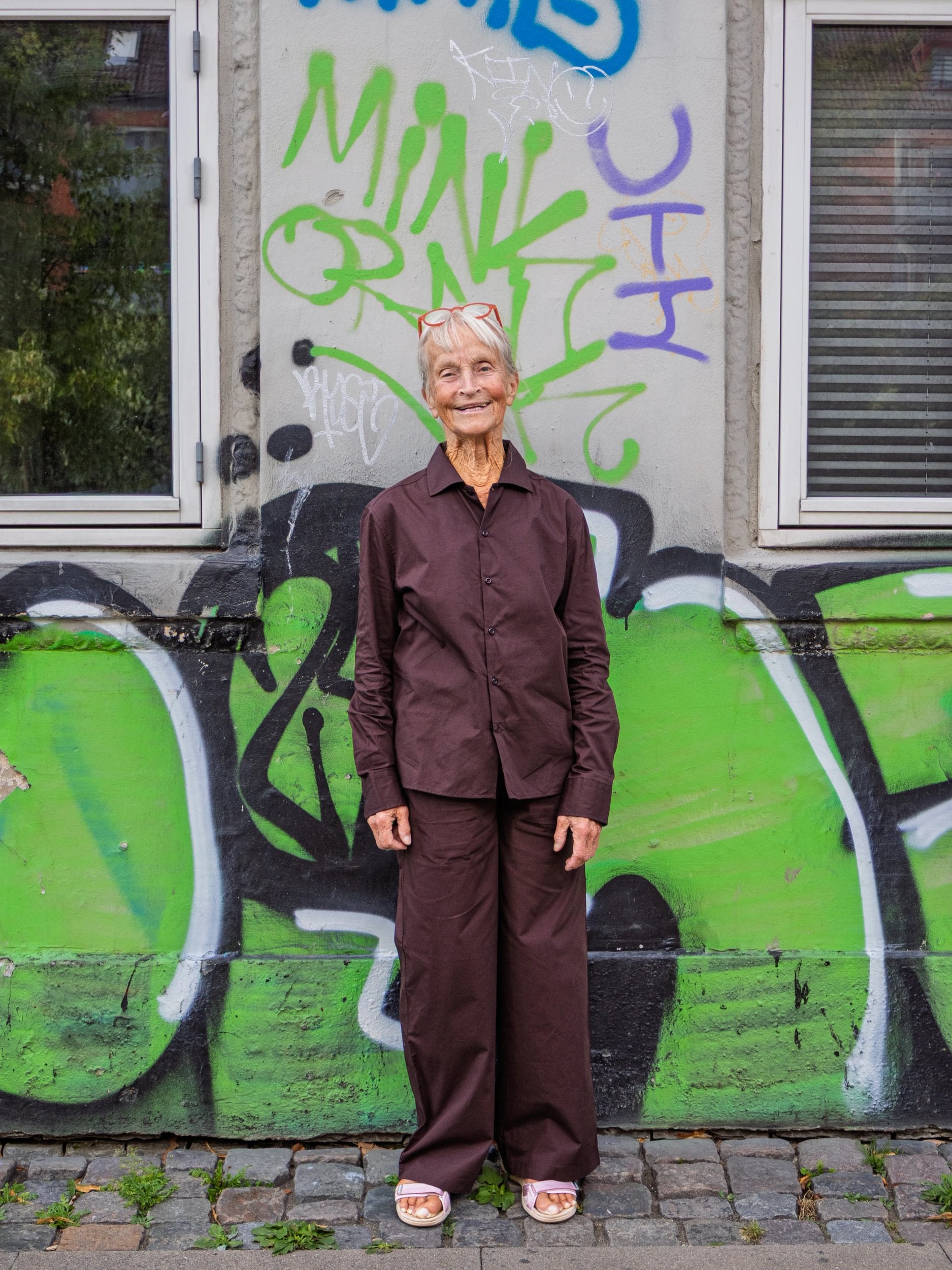 Bodil är 162 cm lång och bär storlek S. | mörkbrun