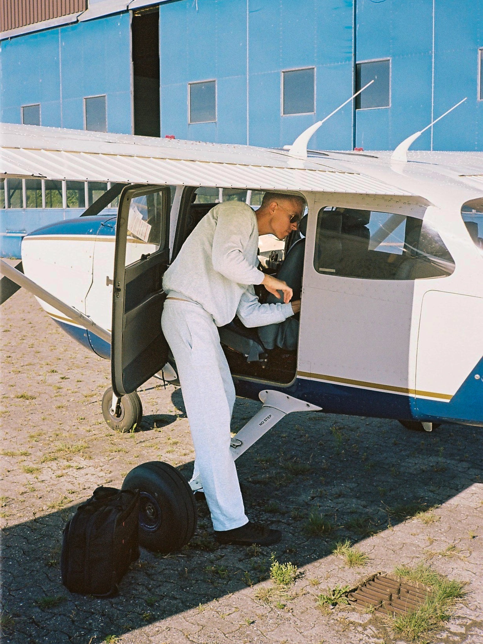 Emil är 200 cm (!!) lång och bär storlek XL. | grå