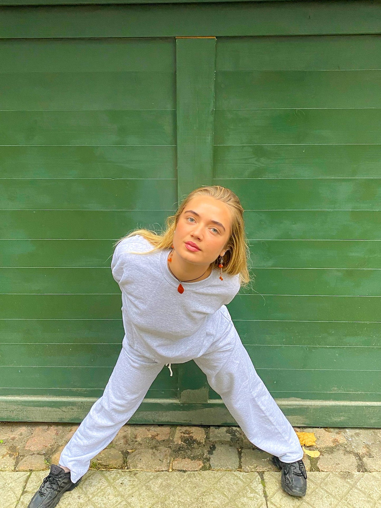 Caroline är 169 cm lång och bär storlek M. | grå