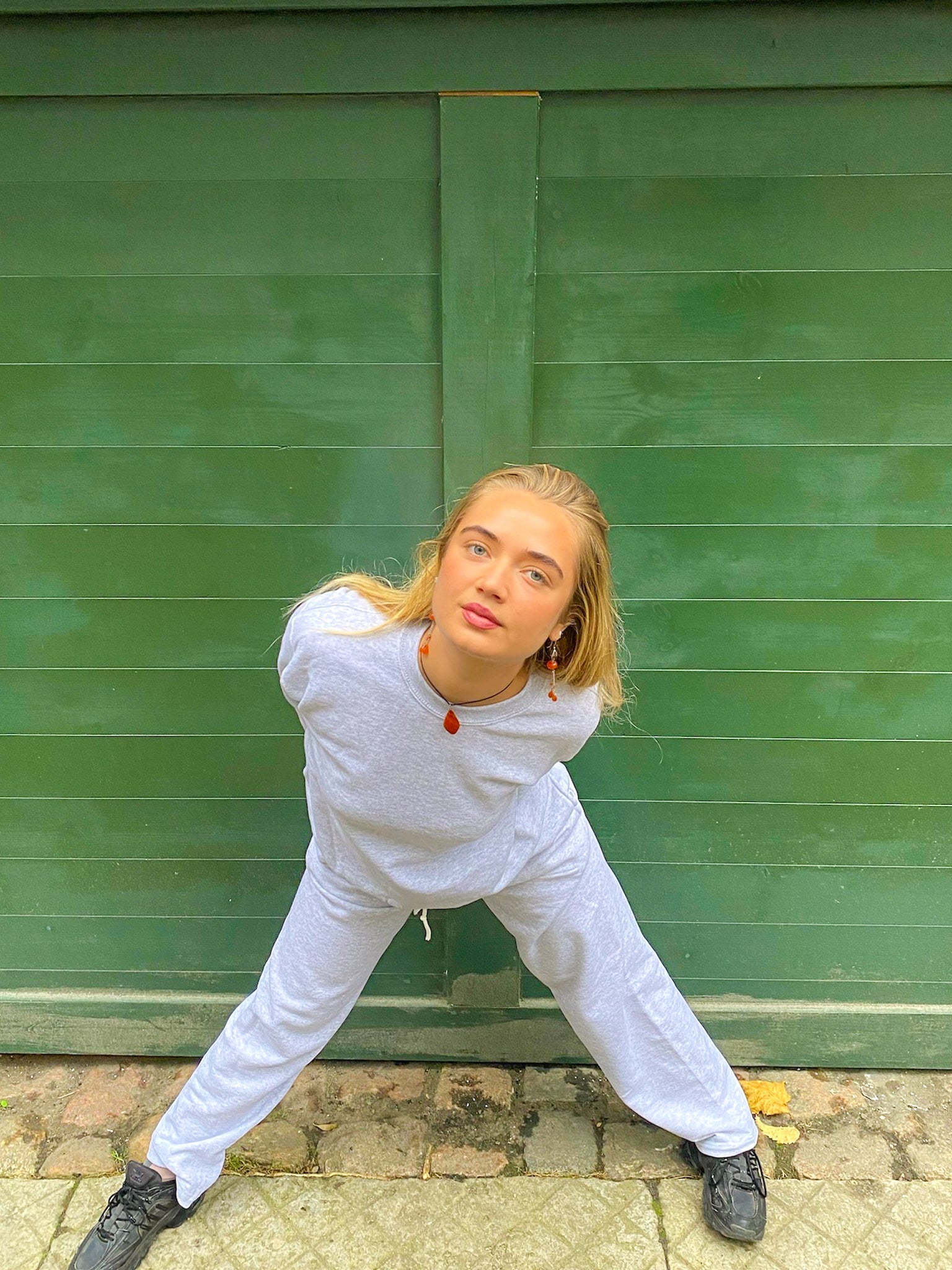 Caroline är 169 cm lång och bär storlek M. | grå