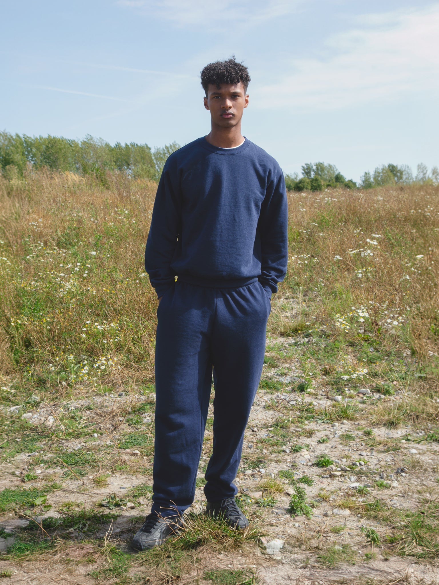 Filip är 185 cm lång och bär storlek M. | mörkblå