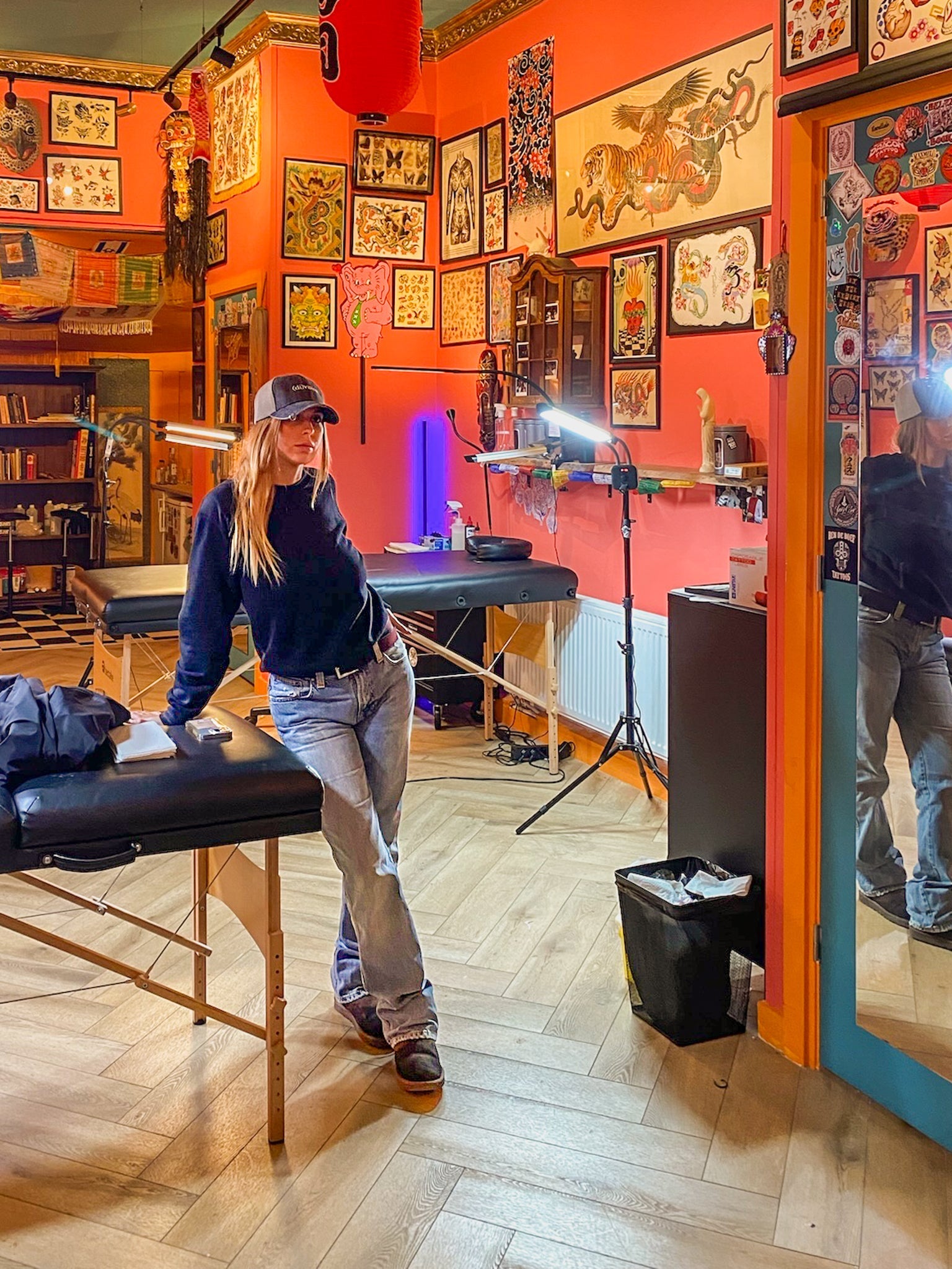 Laura är 165 cm lång och bär storlek S. | svart