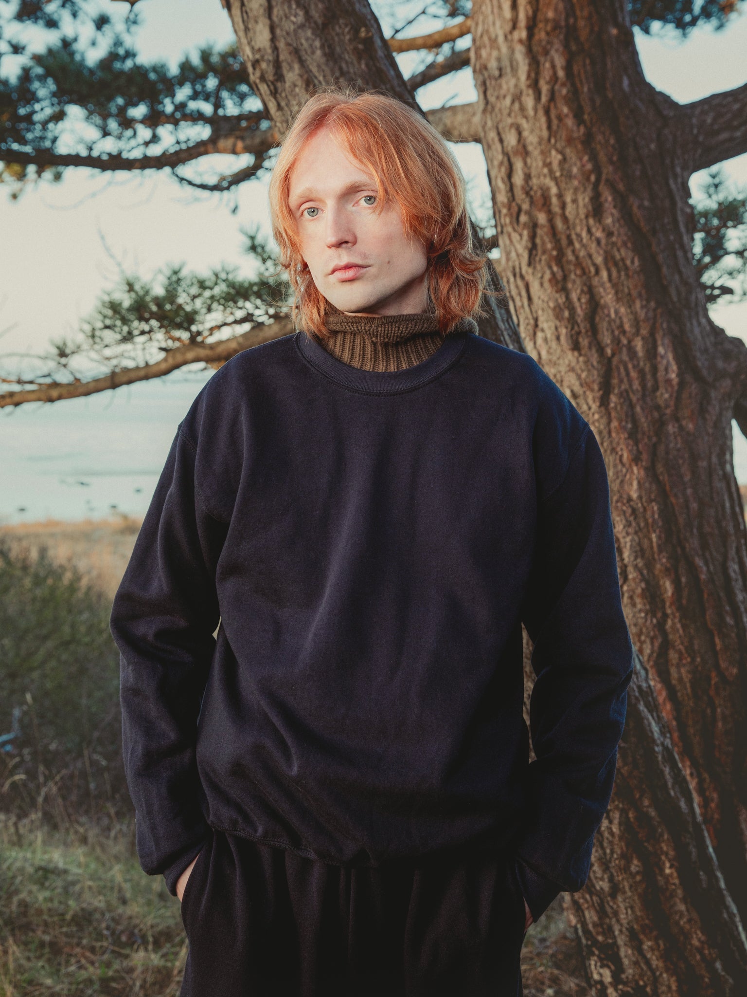 Andreas är 185 cm lång och bär storlek L. | svart