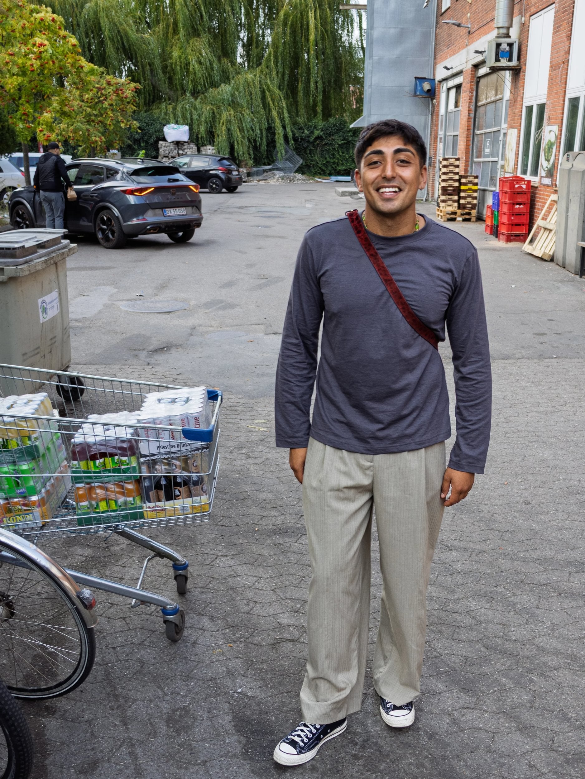 Emil är 183 cm lång och bär storlek L. 