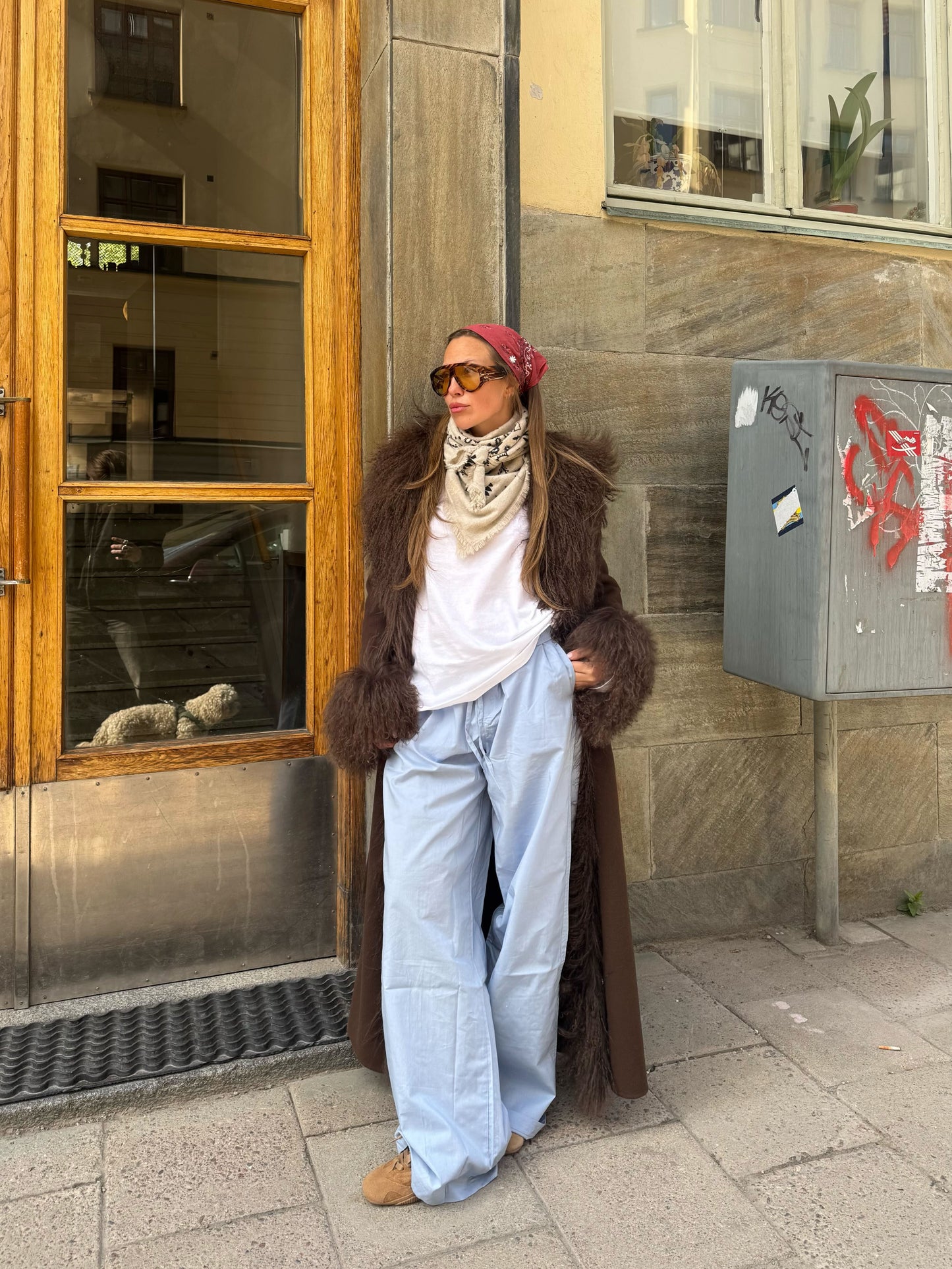 Emelie är 162 cm lång och bär storlek S. | ljusblå