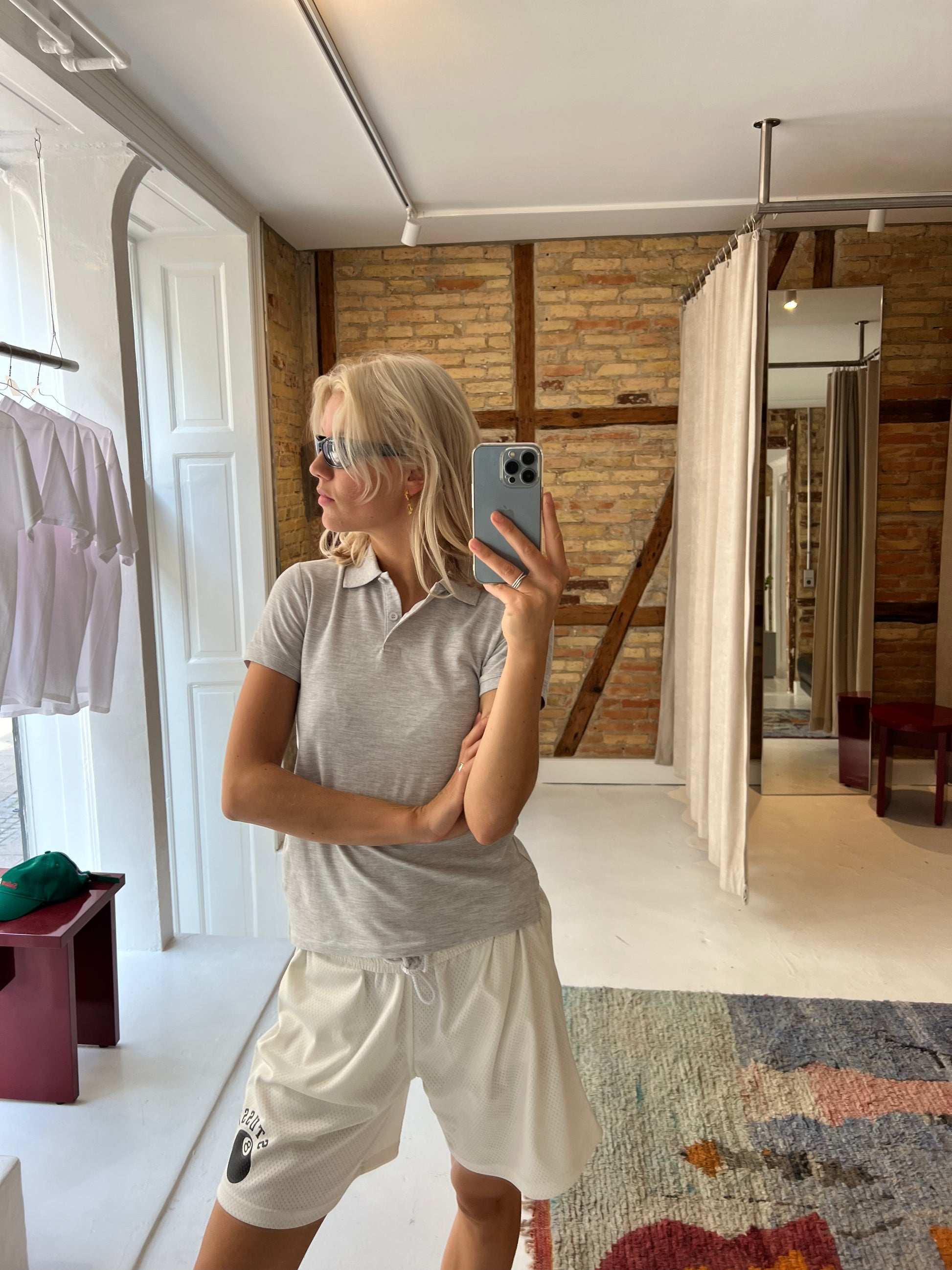 Sofie är 170 cm lång och bär storlek S. | grå