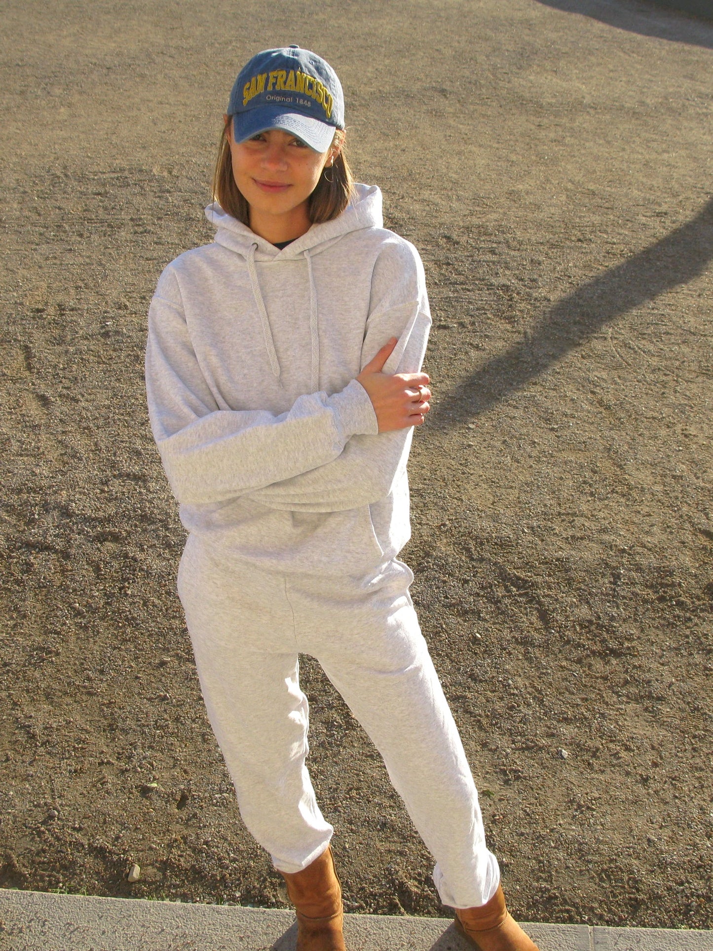 Sarah är 178 cm lång och bär storlek M. | grå