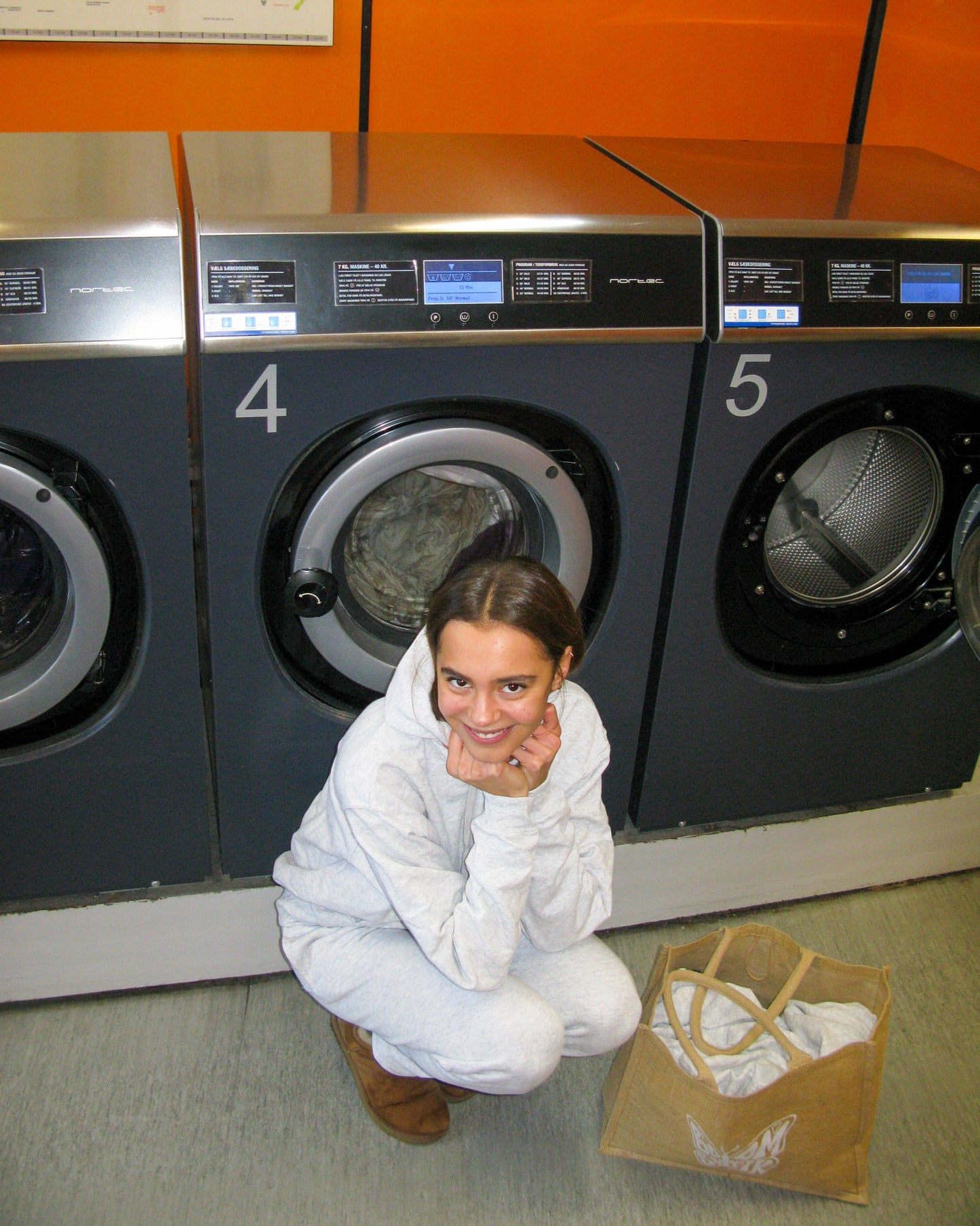 Sarah är 178 cm lång och bär storlek M. | grå