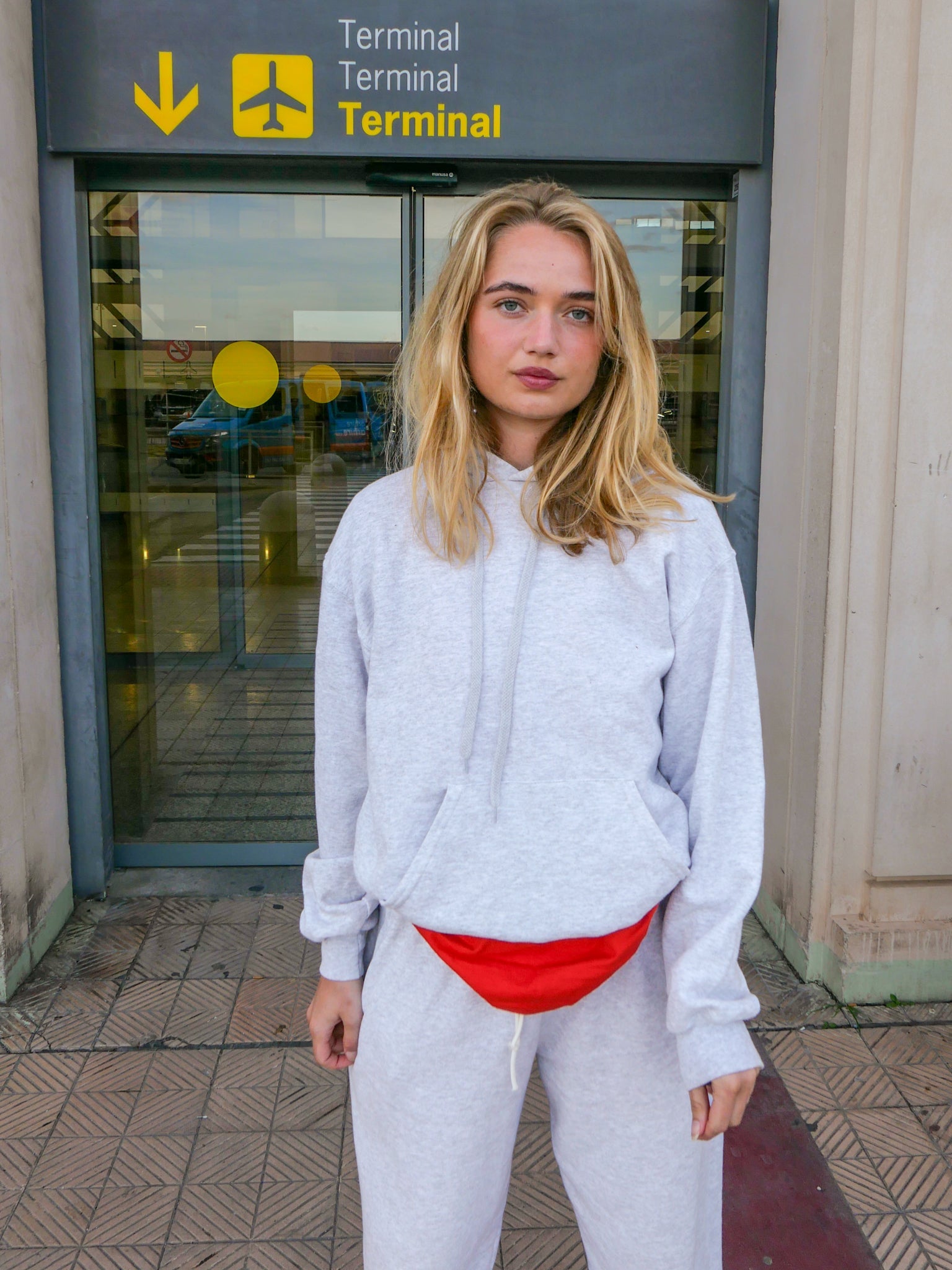 Caroline är 169 cm lång och bär storlek M. | grå