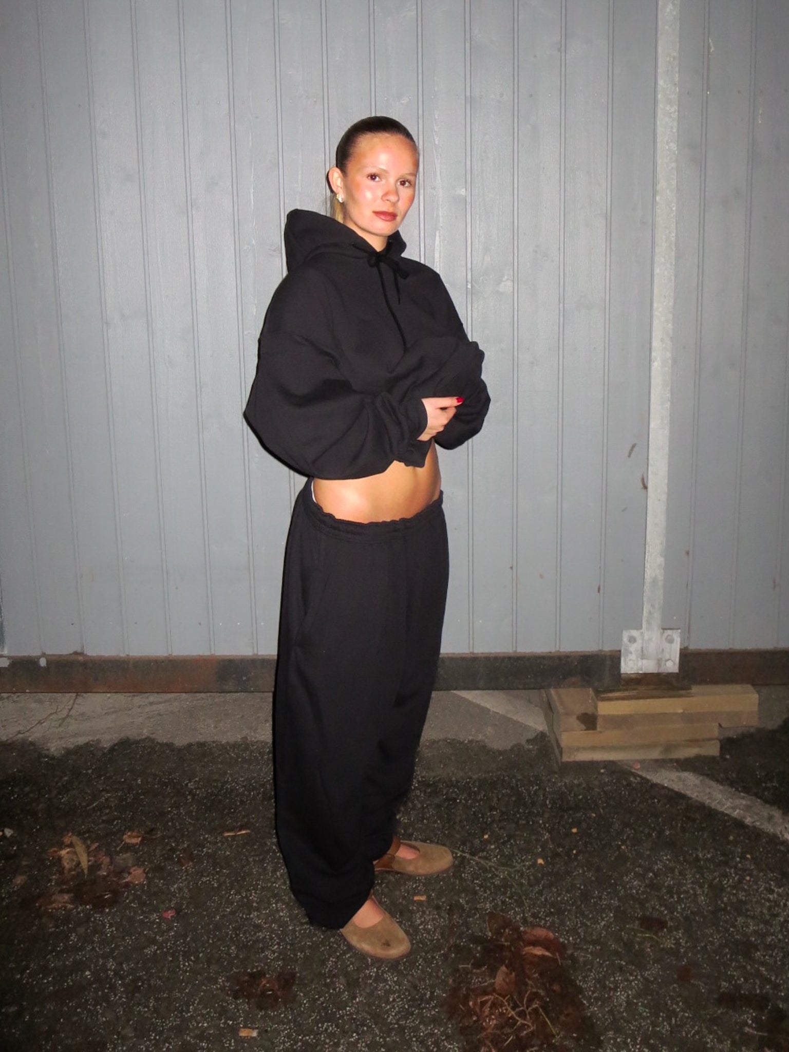 Alberte är 166 cm lång och bär storlek XL. | svart