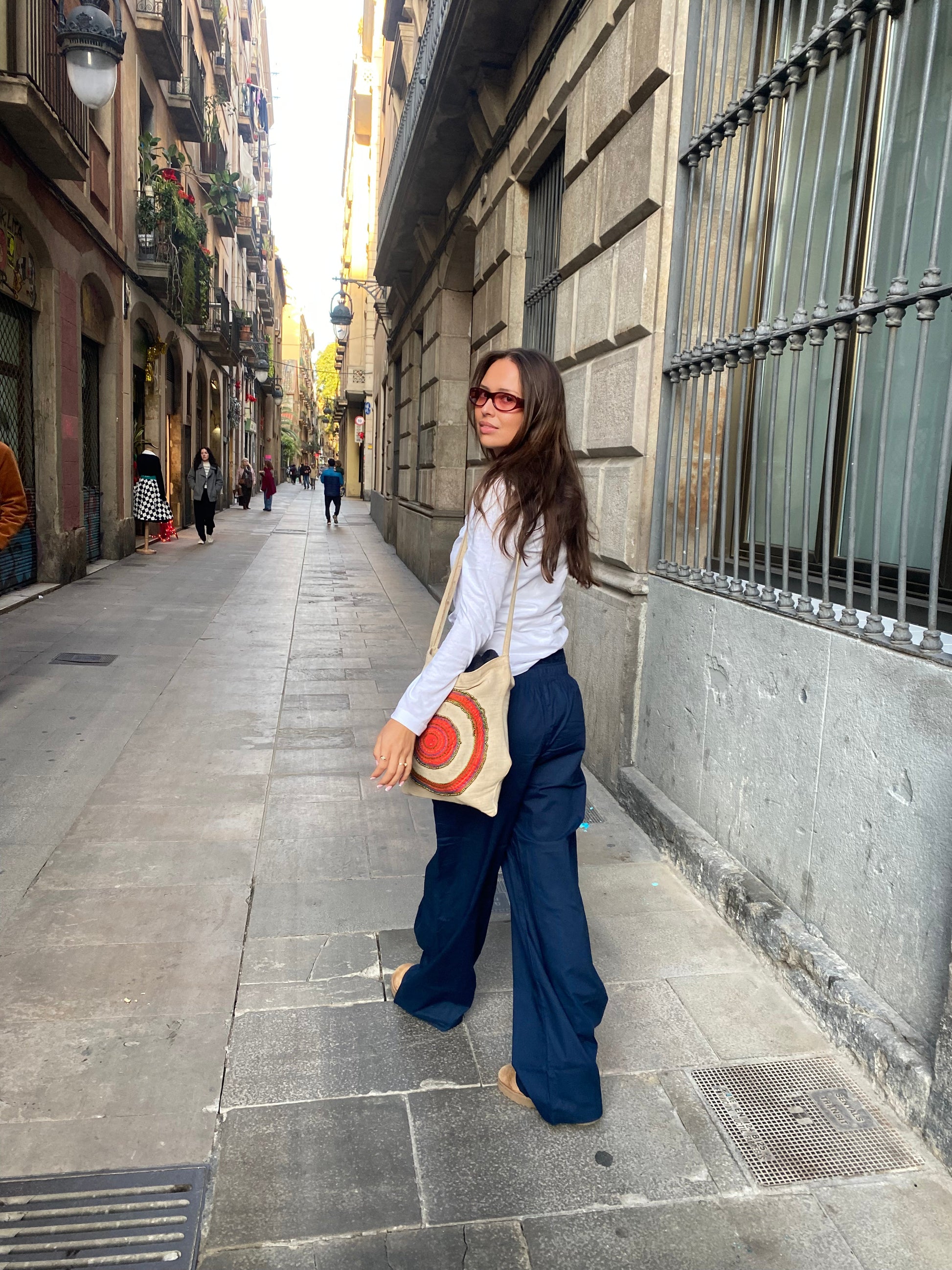 Nadia är 170 cm lång och bär størelse M. | mörkblå