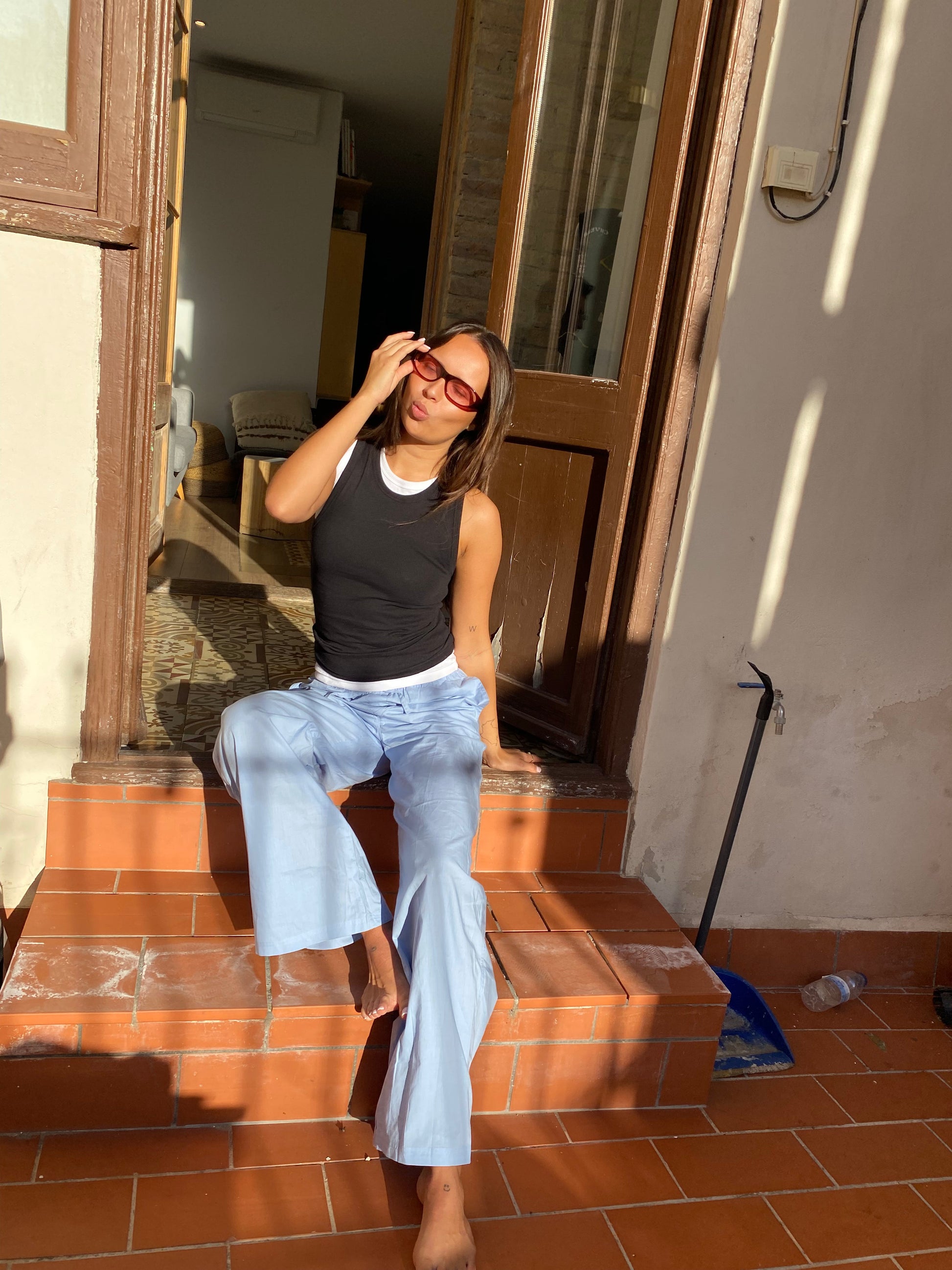 Nadia är 170 cm lång och bär storlek M. | ljusblå