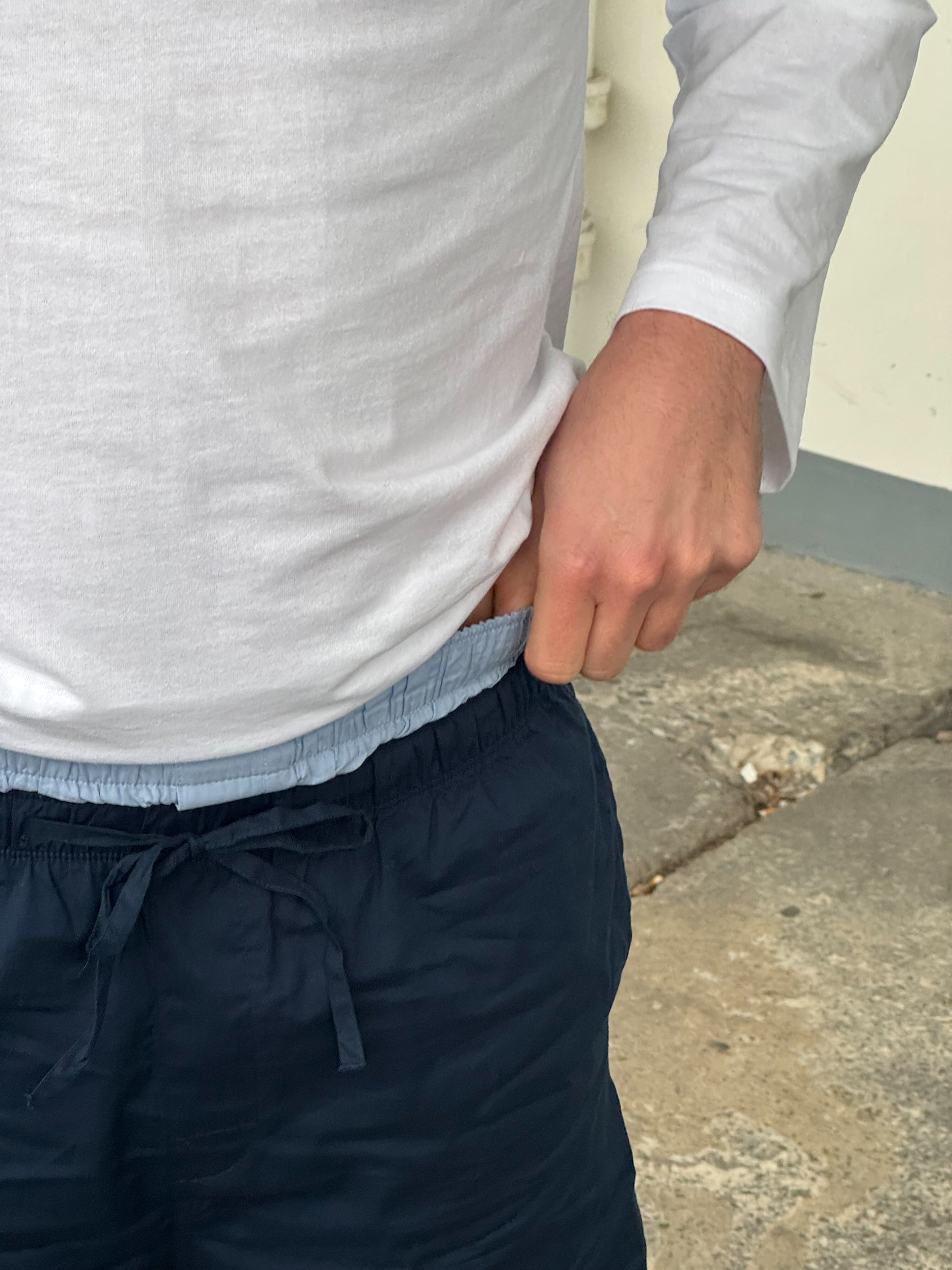 Victor är 195 cm lång och använder storlek XL.