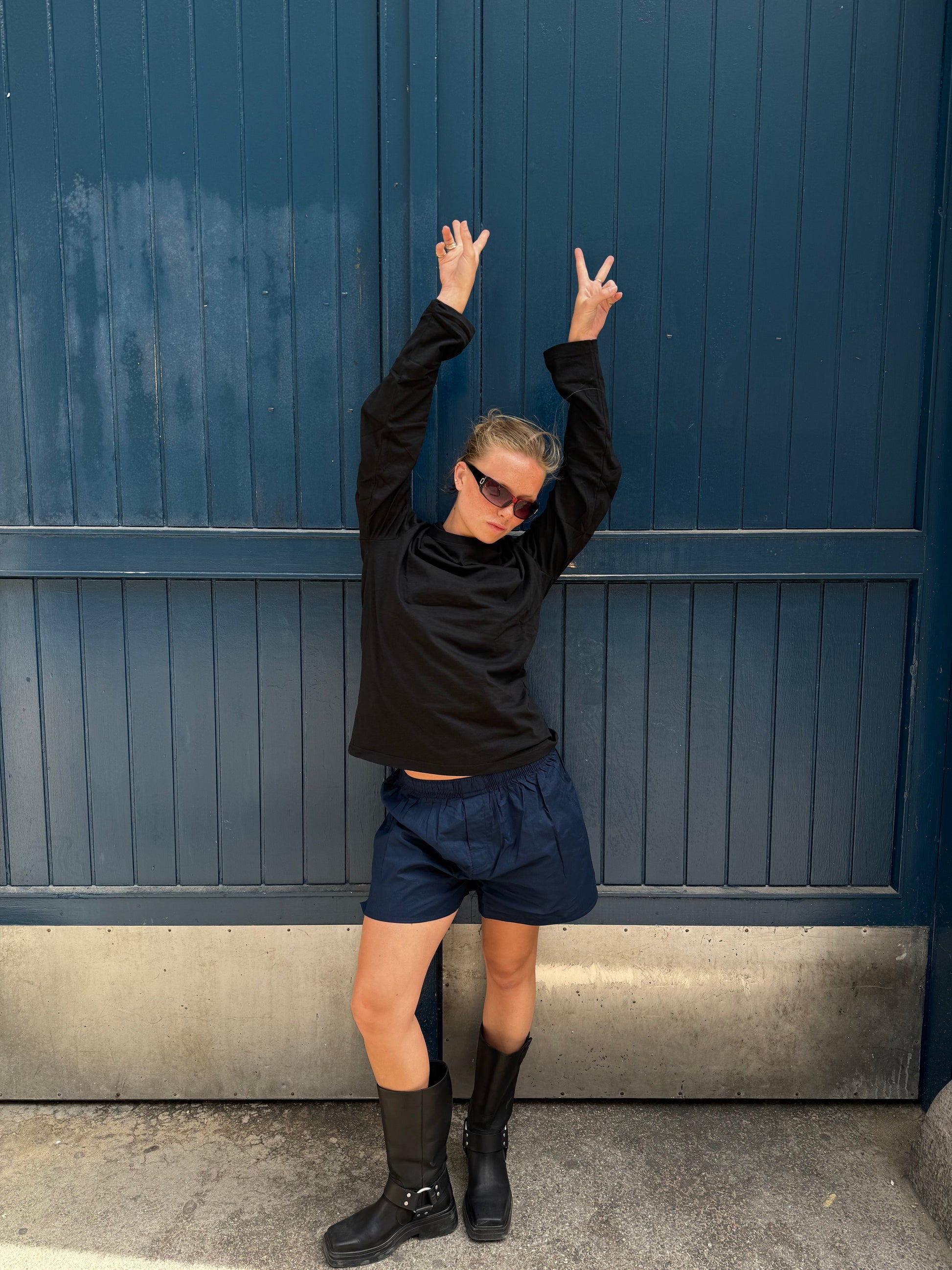 Filuka är 169 cm lång och bär storlek XS. | svart