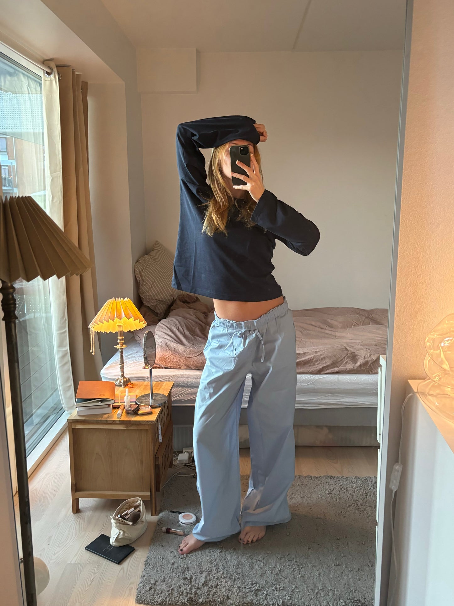 Herdis är 168 cm lång och bär storlek S. | mörkblå