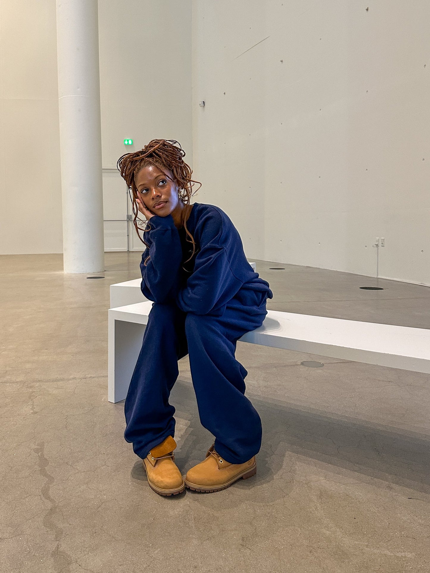 Jemimah är 174 cm lång och bär storlek XXL. | uden mörkblå