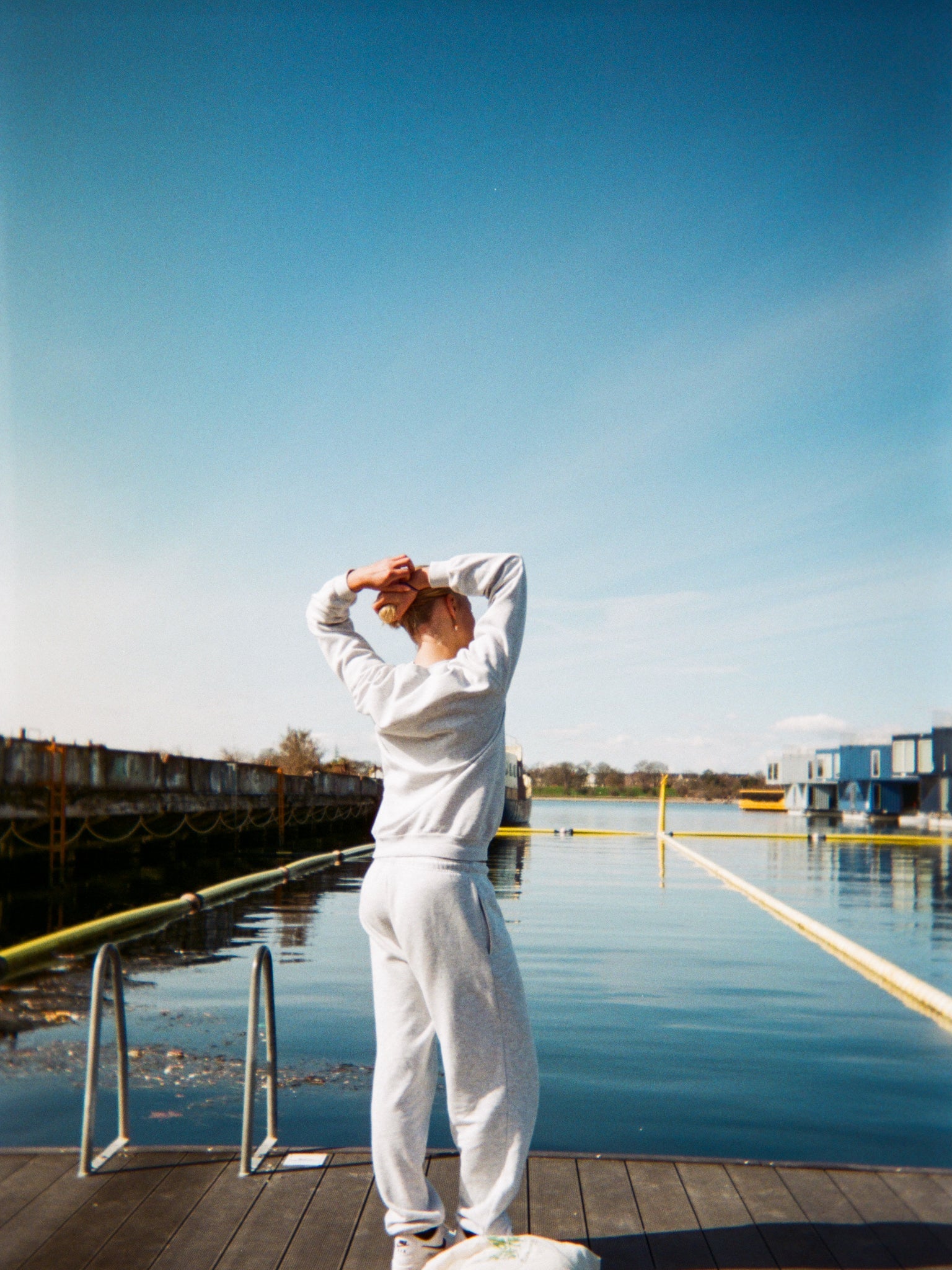 Astrid är 178 cm lång och bär storlek L. 