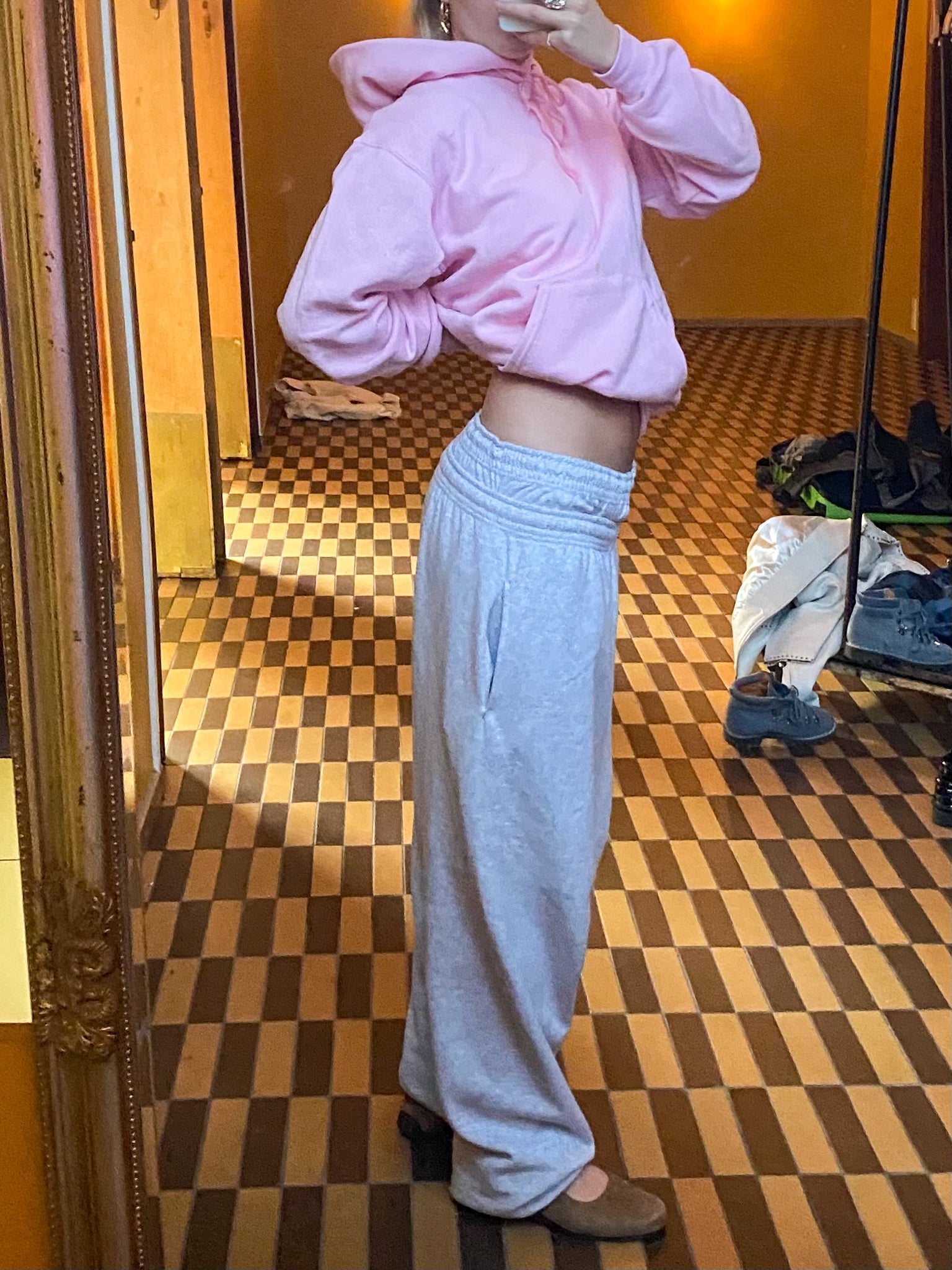 Alberte är 166 cm lång och bär storlek XXL. | med grå