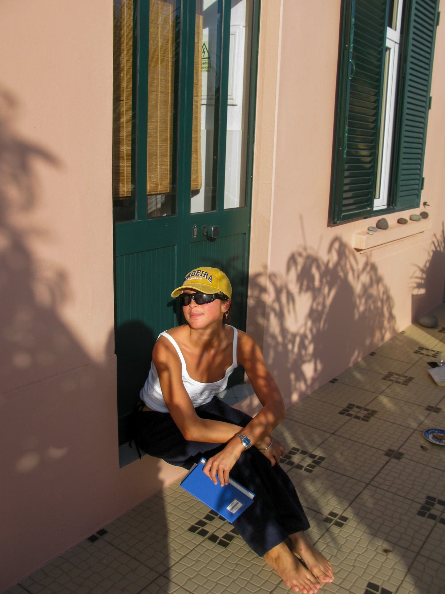 Sofie är 165 cm lång och bär storlek M. | med svart