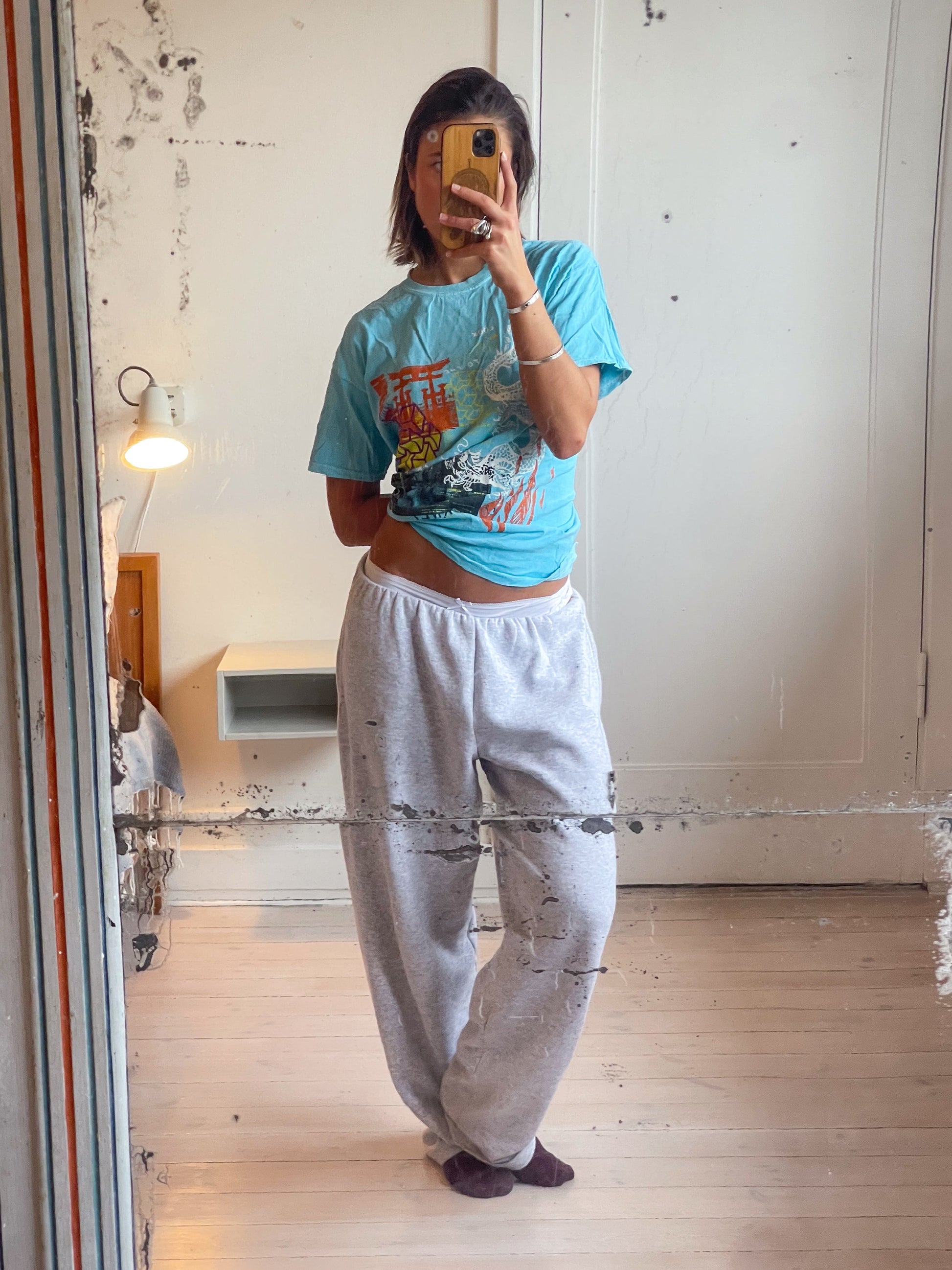 Sofie är 165 cm lång och bär storlek L. | utan grå