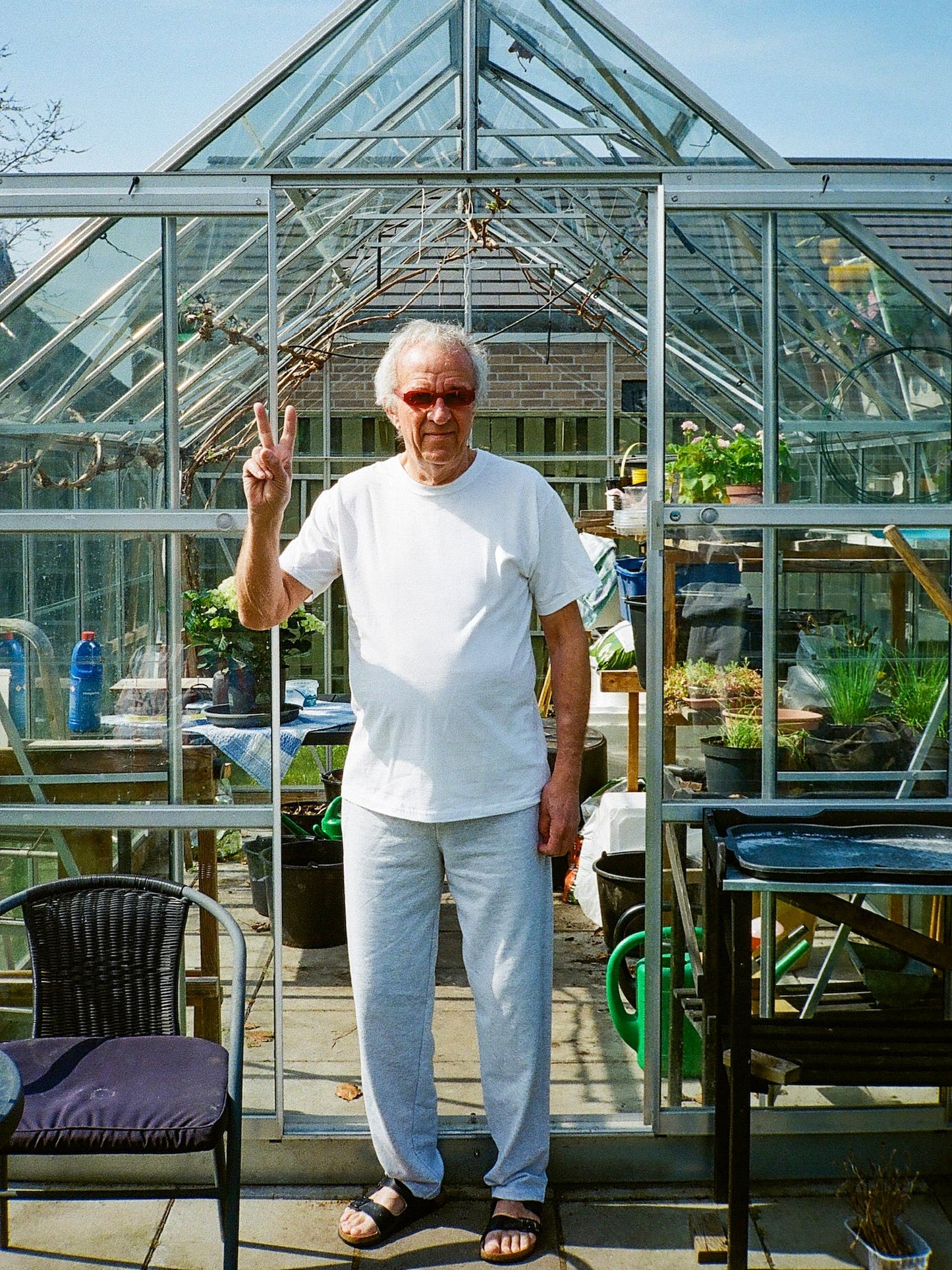 Peter är 182 cm lång och bär storlek M. | utan grå