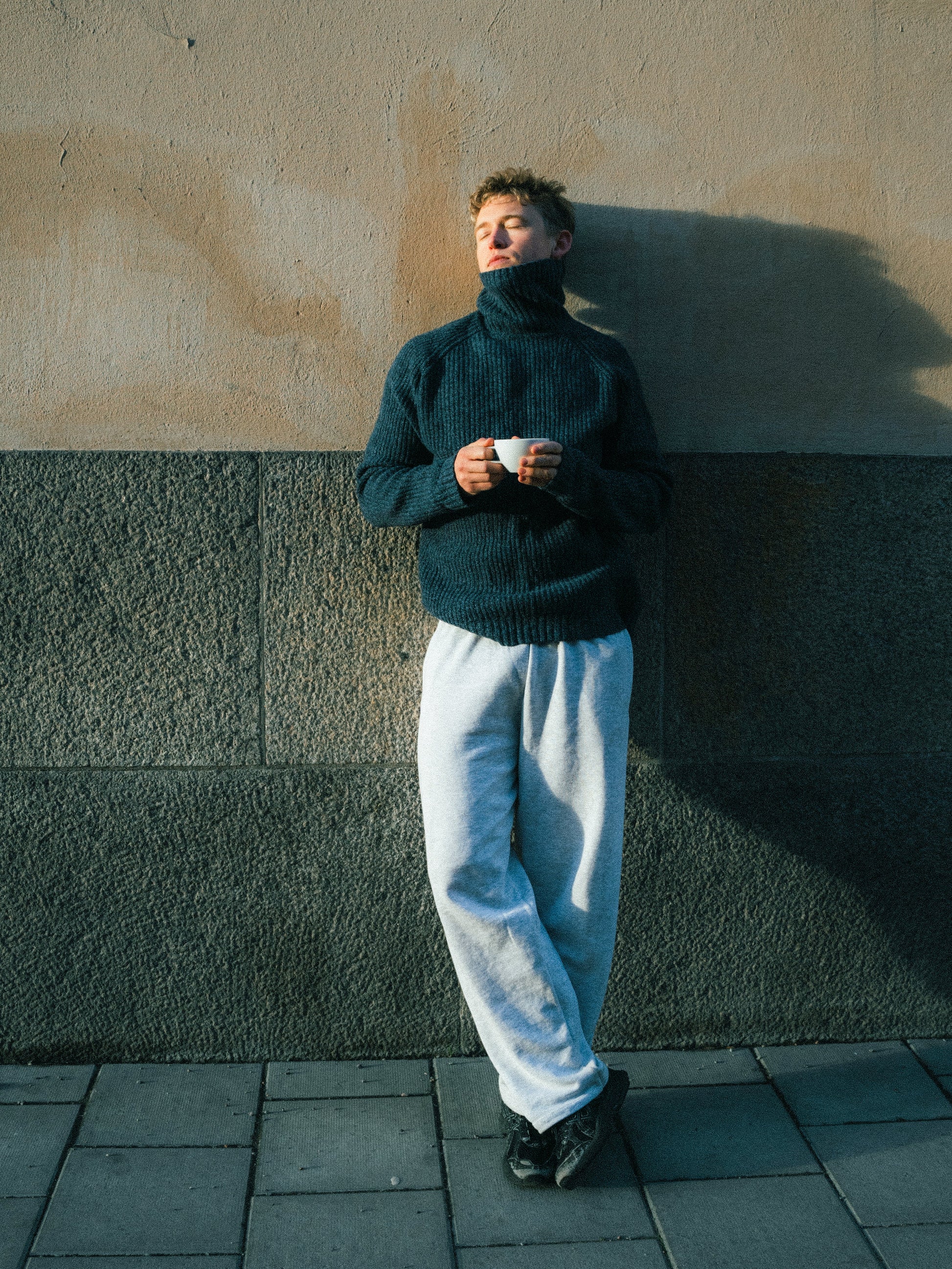 Peter är 188 cm lång och bär storlek XL. | utan grå