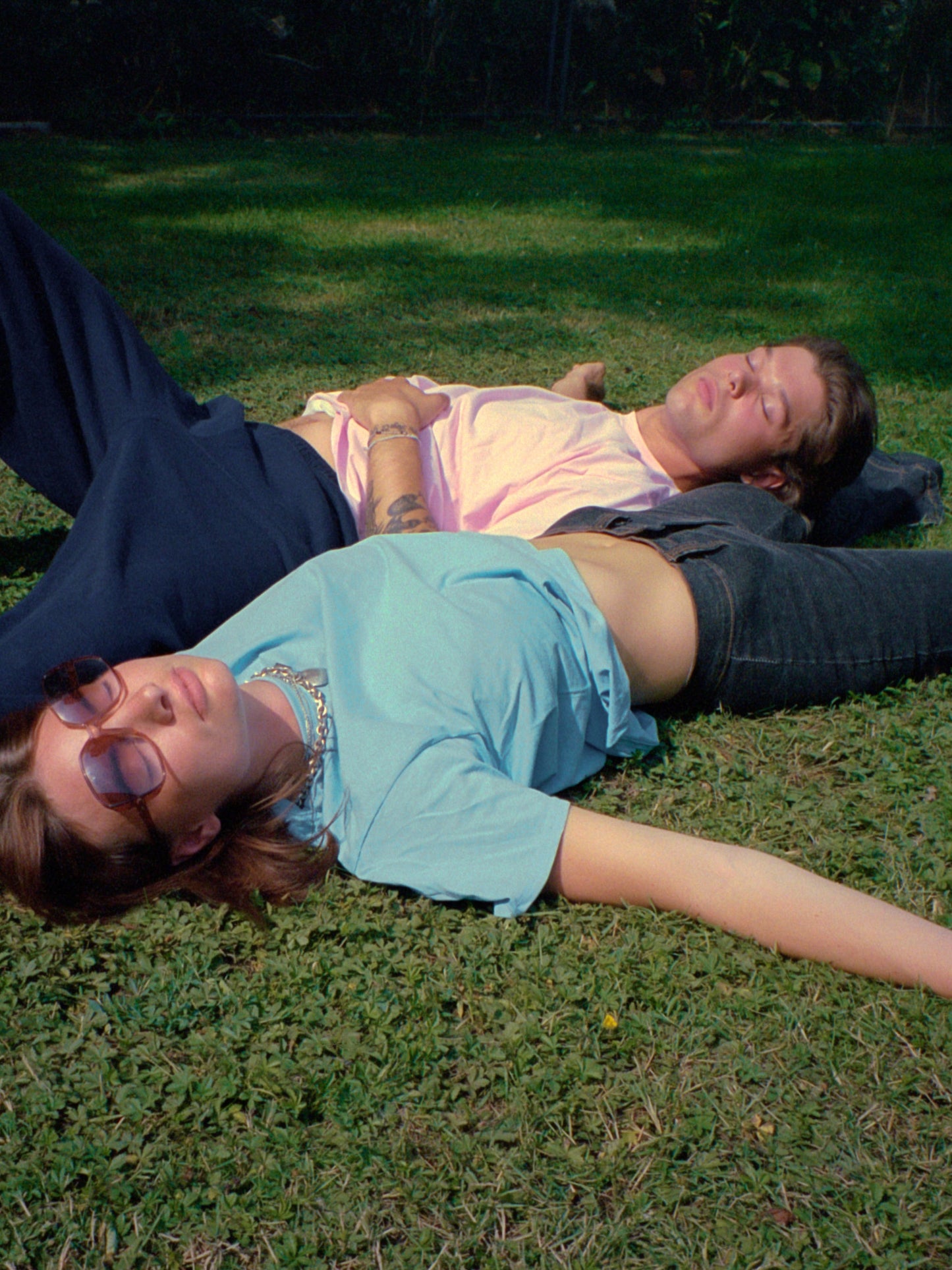 Nadia är 165 cm lång och bär storlek M. | ljusblå