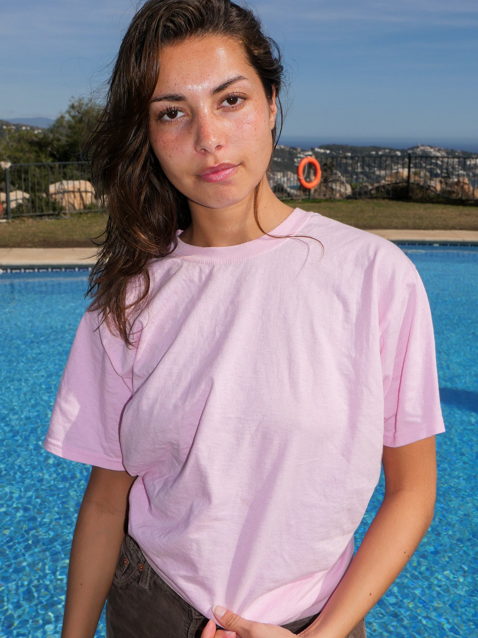 Anso är 164 cm lång och bär storlek M. | rosa