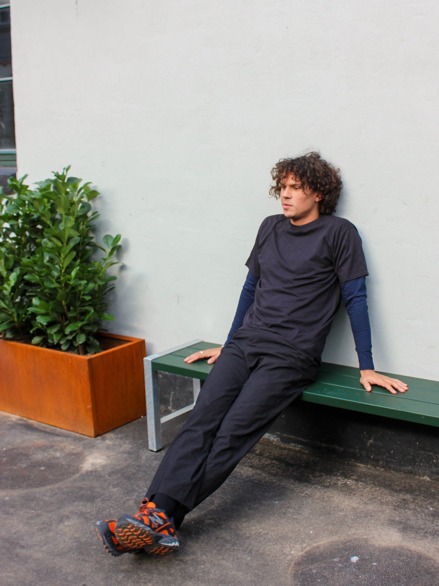 Milton är 189 cm lång och bär storlek XL. | svart