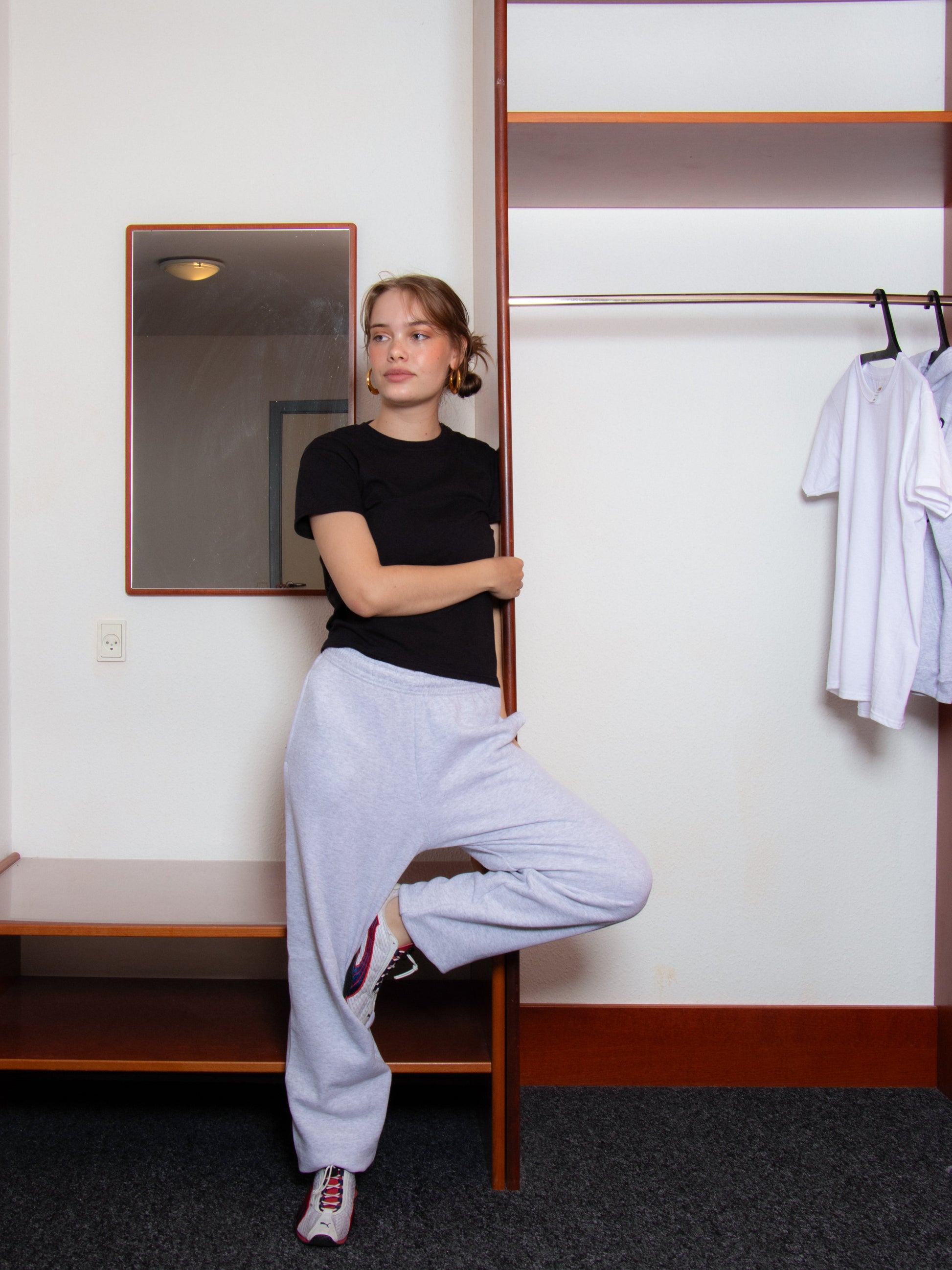 Mathilde är 167 cm lång och bär storlek S. | svart