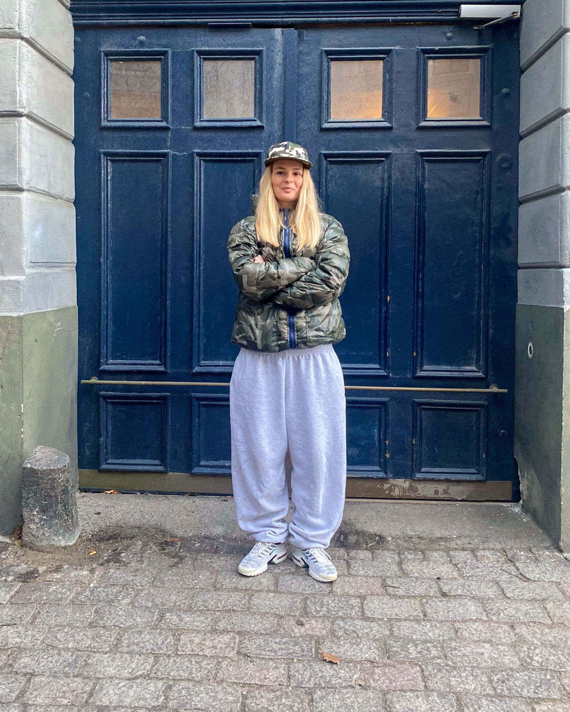 Alberte är 166 cm lång och använder storlek XXL.