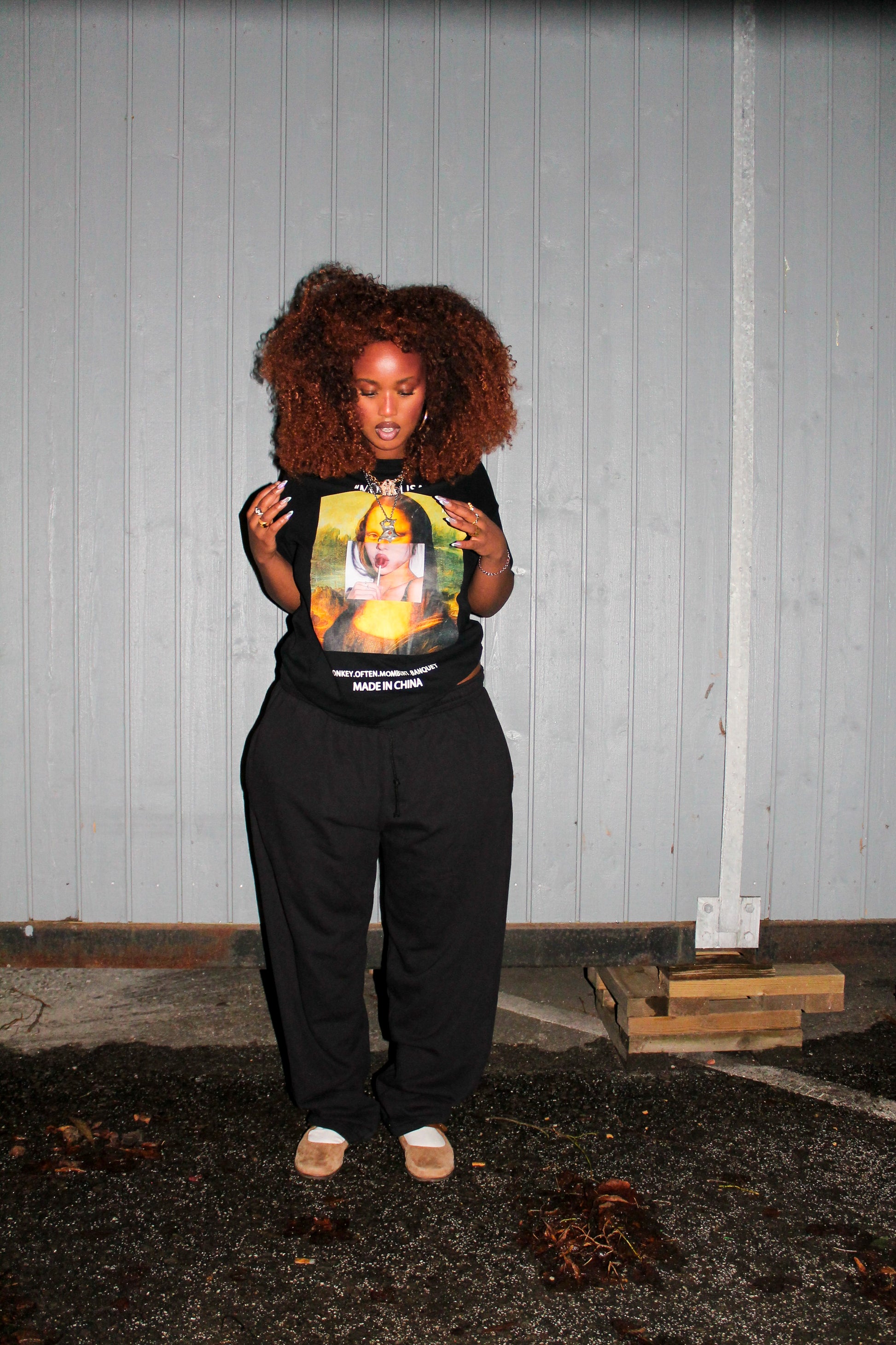 Laki är 163 cm lång och använder storlek XXXL.